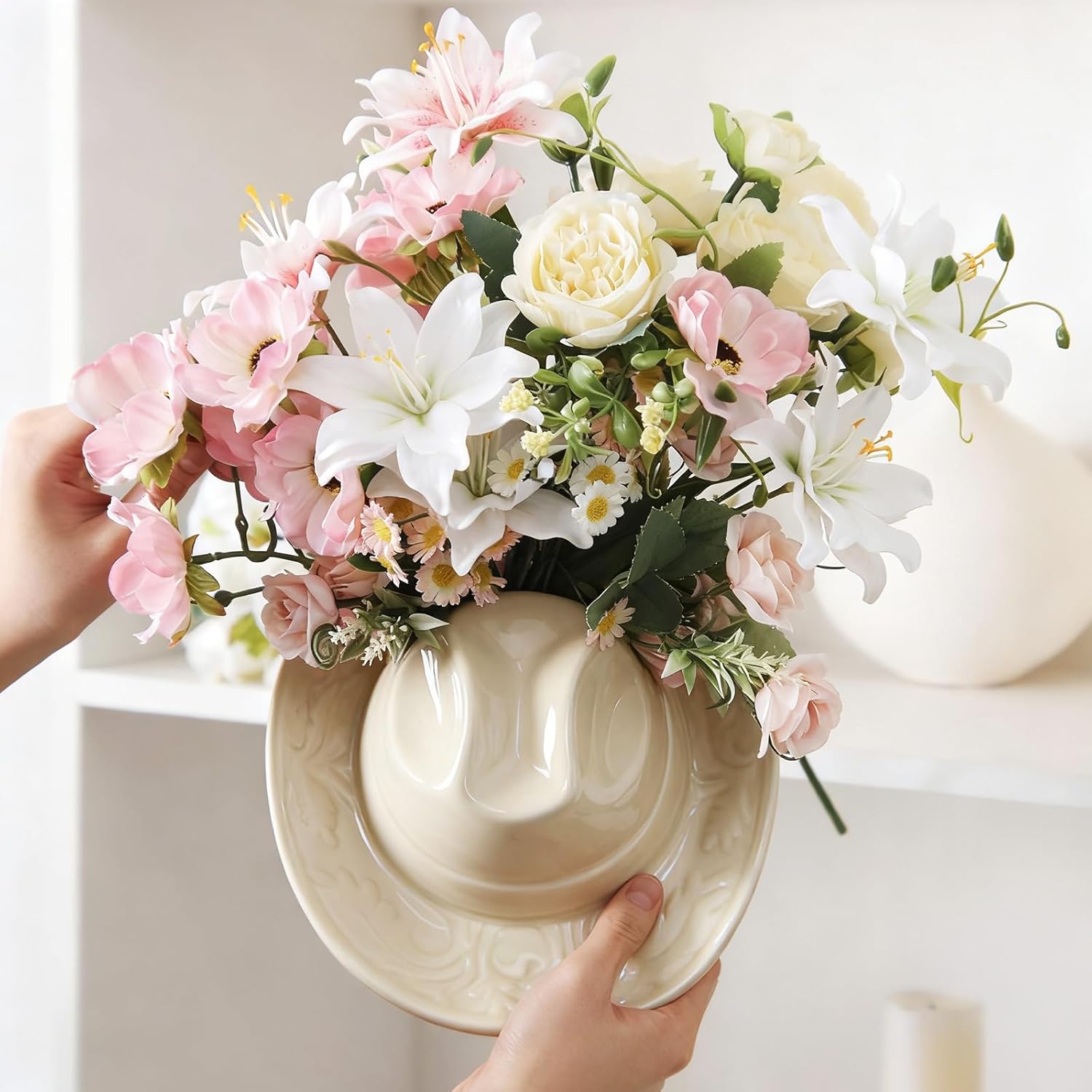 Ceramic Cowgirl Hat Vase Western Themed Hat Hanging Wall Indoor Planter Vase Flower Pot Cowboy Decoration Cowboy Party Table Centerpiece for Bathroom Living Room Office and Home Decor(Cream)