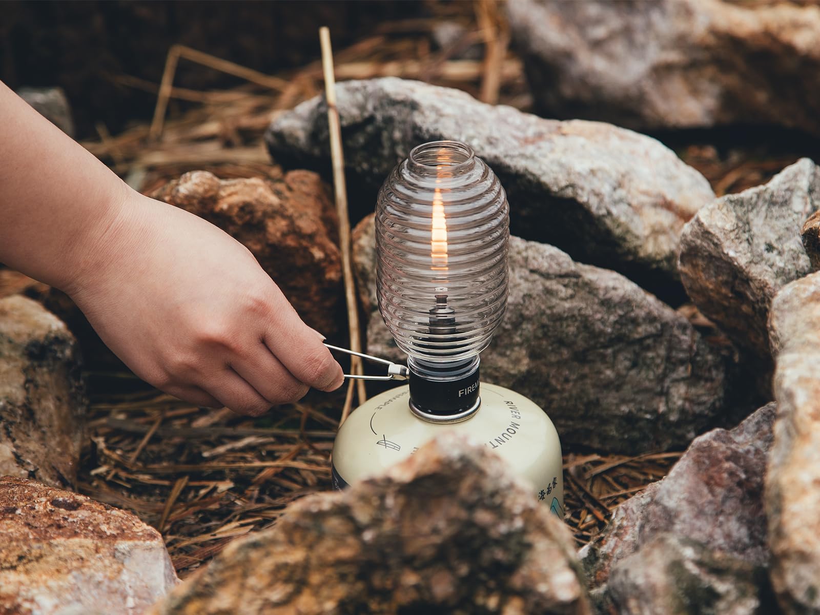 Fire-Maple Firefly Camping-Gaslaterne | Einstellbare Helligkeit Beleuchtung und Campinglampe | KEINE Glühstrümpfe erforderlich | Tragbare Outdoor-Kraftstoff-Zeltlaternen | Propan- und Butan-Gaslampen