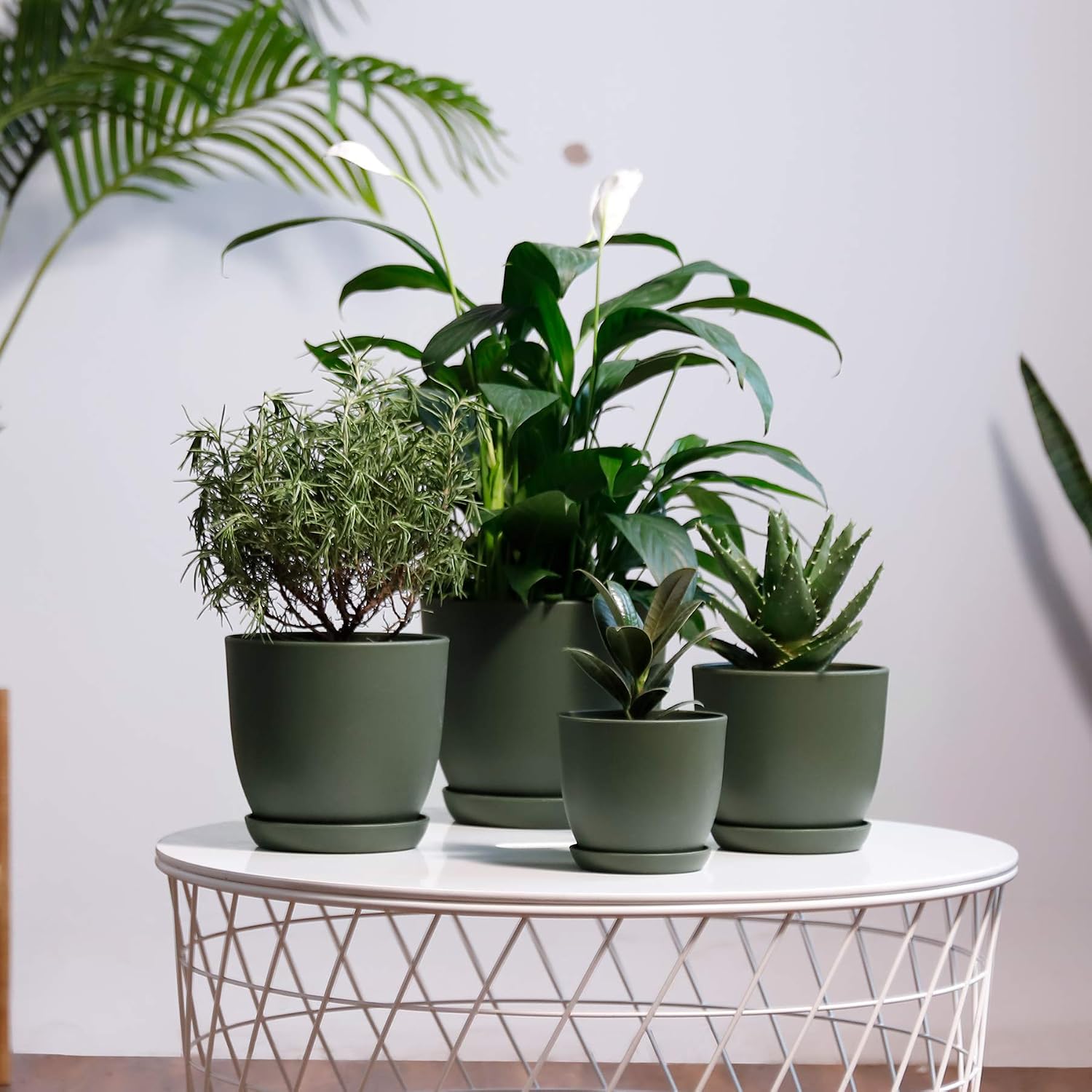 POTEY Plastic Plant Pot 7.5/6.3/5.5/4.5 Inch Modern Decorative Indoor Planter with Drainage Hole and Trays for All House Plants - 005, Green, Set of 4