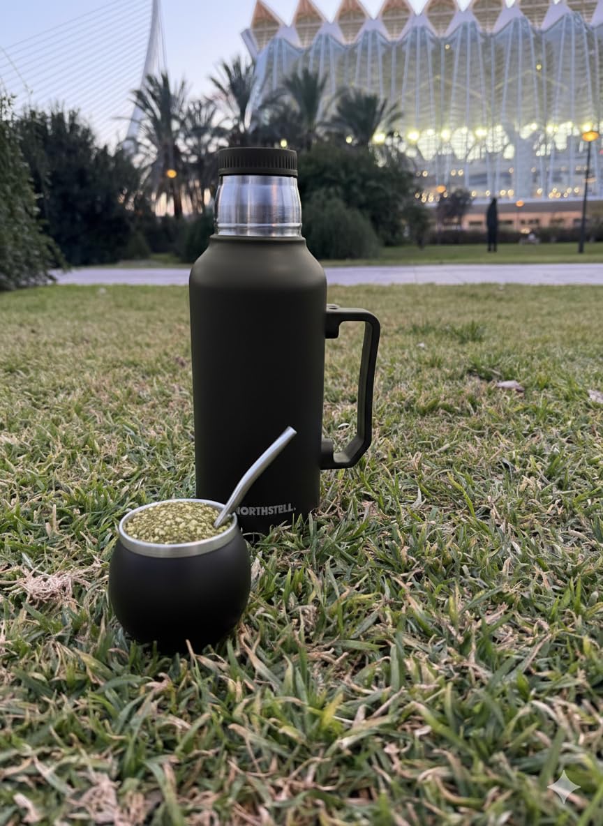 Termo 1300 ml Acero Inoxidable con Tapa Mate y Bombilla Incluida – Doble Pared Aislada – Mantiene Calor y Frío – Diseño Premium Antigoteo (negro)