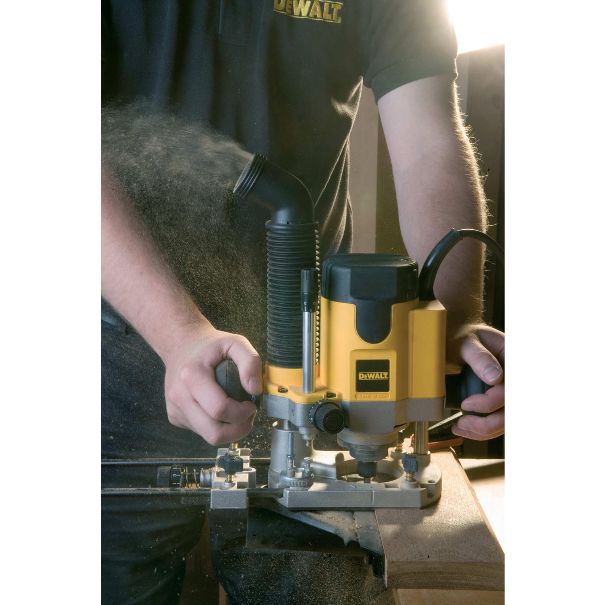 DeWalt Frezarka górnowrzecionowa (1,100 W, pełna elektronika falista ze stałą prędkością, prowadzeniem kosza frezującego, łagodny rozruch, blokada wrzeciona, precyzyjna regulacja, w zestawie TSTAK Box VI i akcesoria) DW621KT