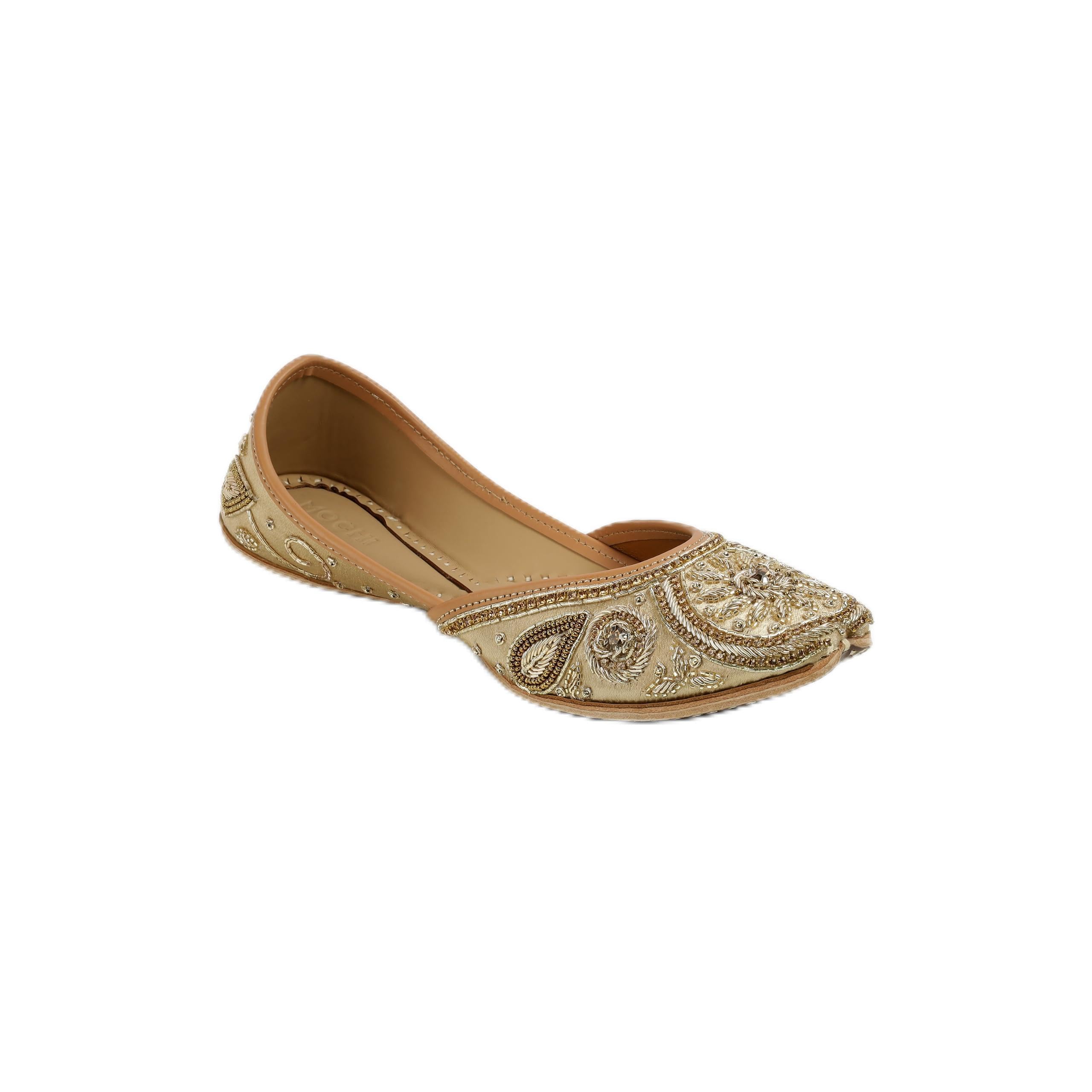 A trend‑forward profile that keeps every step soft and confident. Statement‑ready yet practical for repeat wear. Chic and lightweight, made to complement both ethnic and western looks. Finished in-image-1