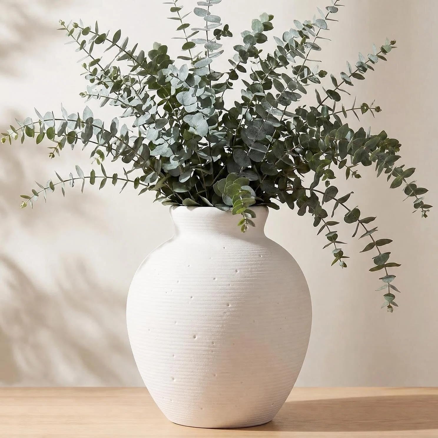Heifgott Rustic Flower Vase – 7.5" Ceramic Centerpiece for Coffee Table, Bedside, or Bookcase （Cream White）