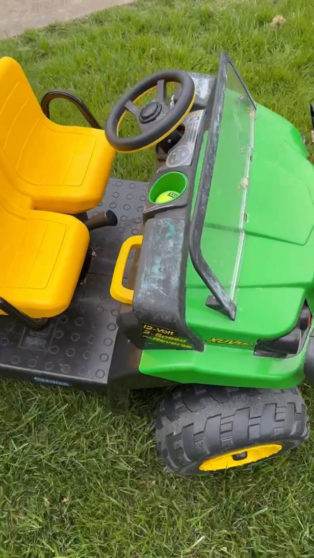 Watch Peg Perego John Deere Gator XUV 12-volt Battery Powered Ride-On on  Amazon Live