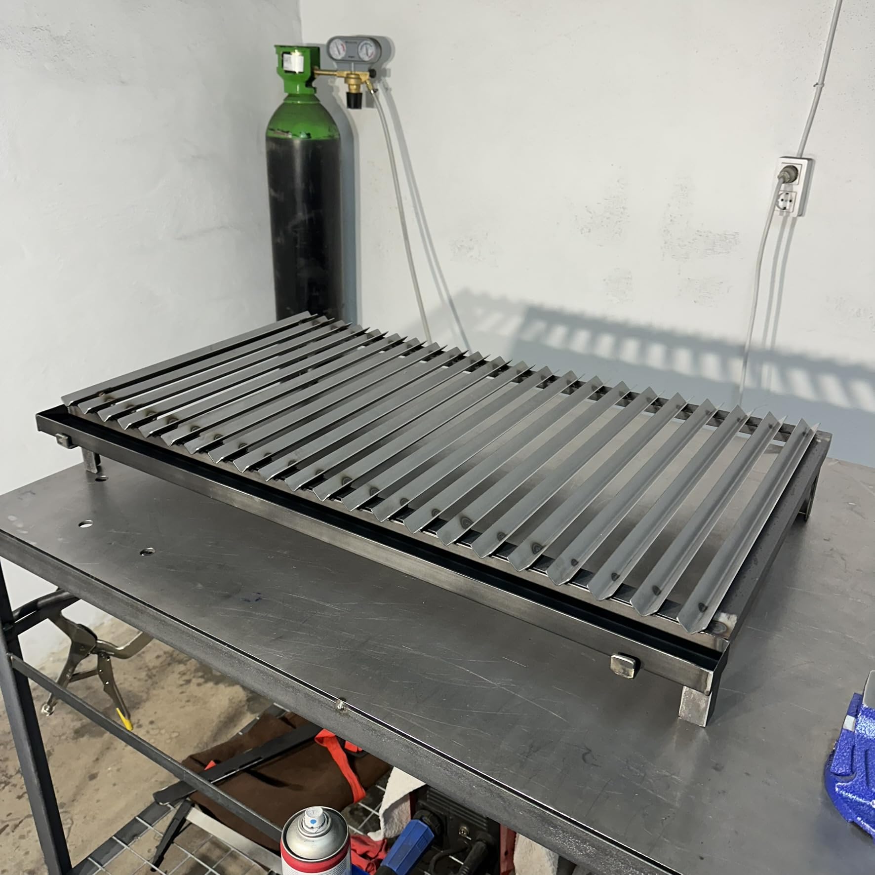 Grill Argentina per barbecue con grasso Asta V in ferro/acciaio al carbonio rinforzato (70 x 50 cm)