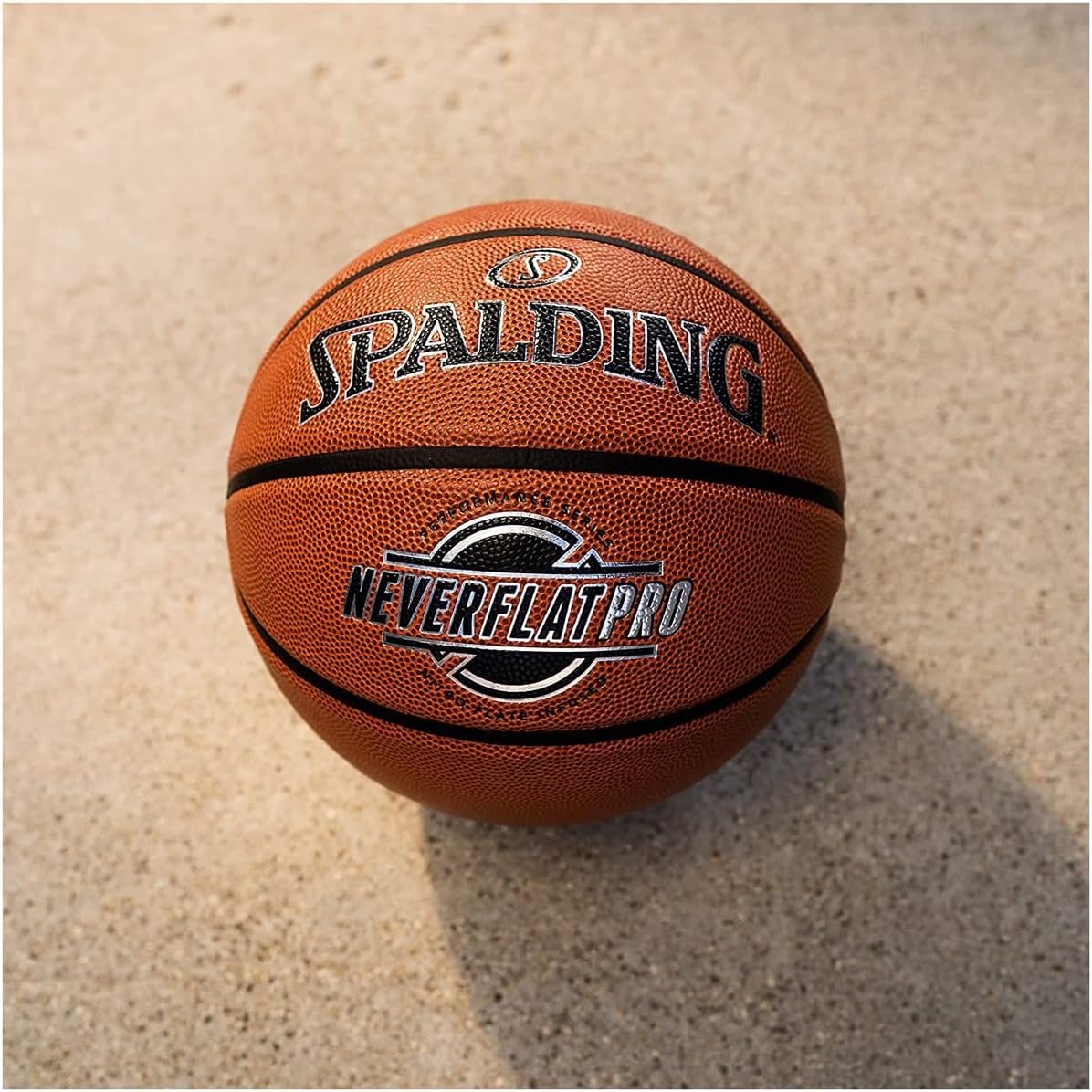 Spalding Spalding NeverFlat Pro Indoor/Outdoor Basketball