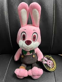 サイレントヒル　ロビー　ロビー君　ぬいぐるみ サイレントヒル』ウサギ“ロビー”のぬいぐるみやピンバッジ
