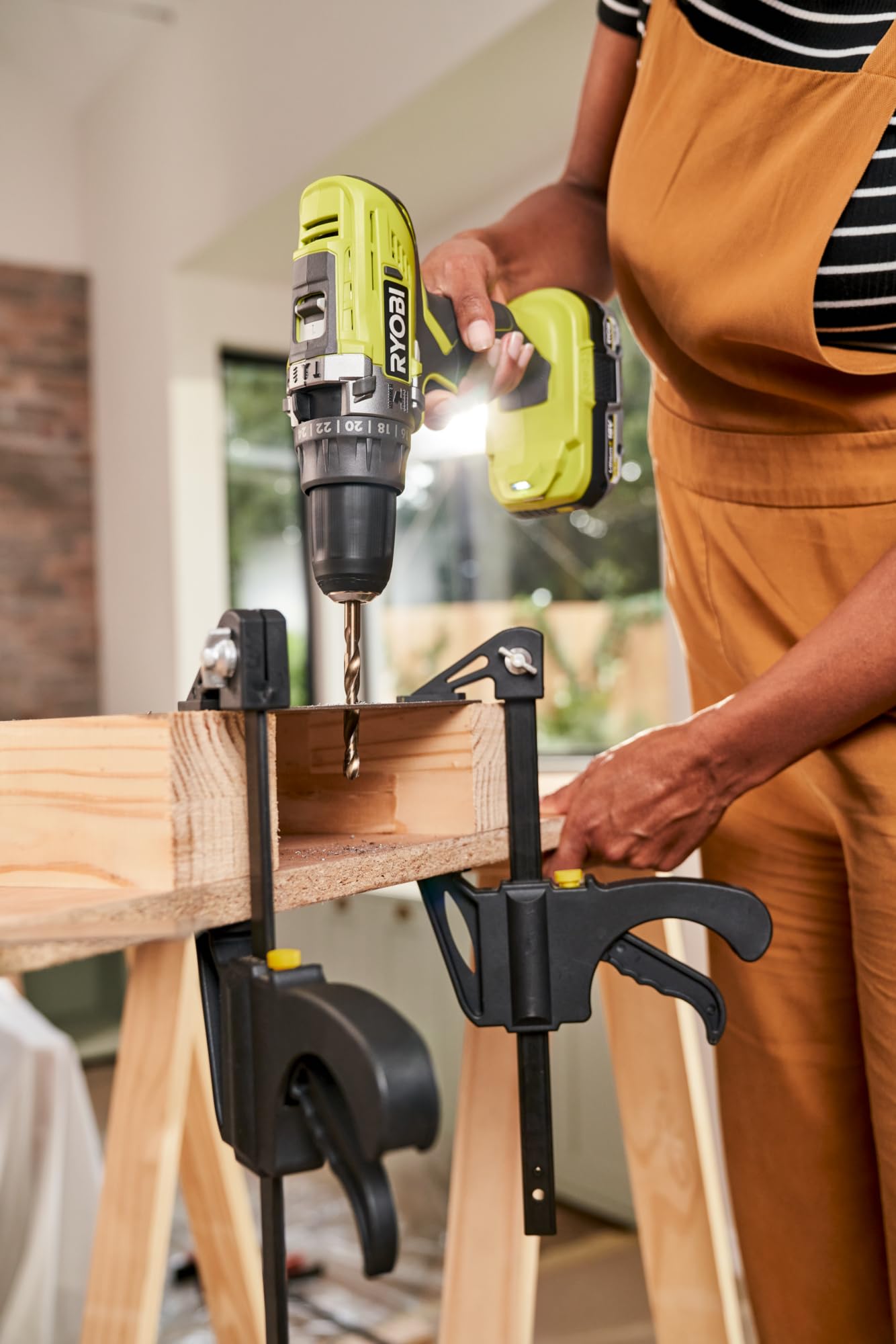 Ryobi R18PD3-140SA Trapano a Percussione 18V ONE+ con Batteria 4.0 Ah, Caricabatterie, Set 31 Inserti e Borsa, Mandrino 13 mm, 50 Nm, 2 Velocità