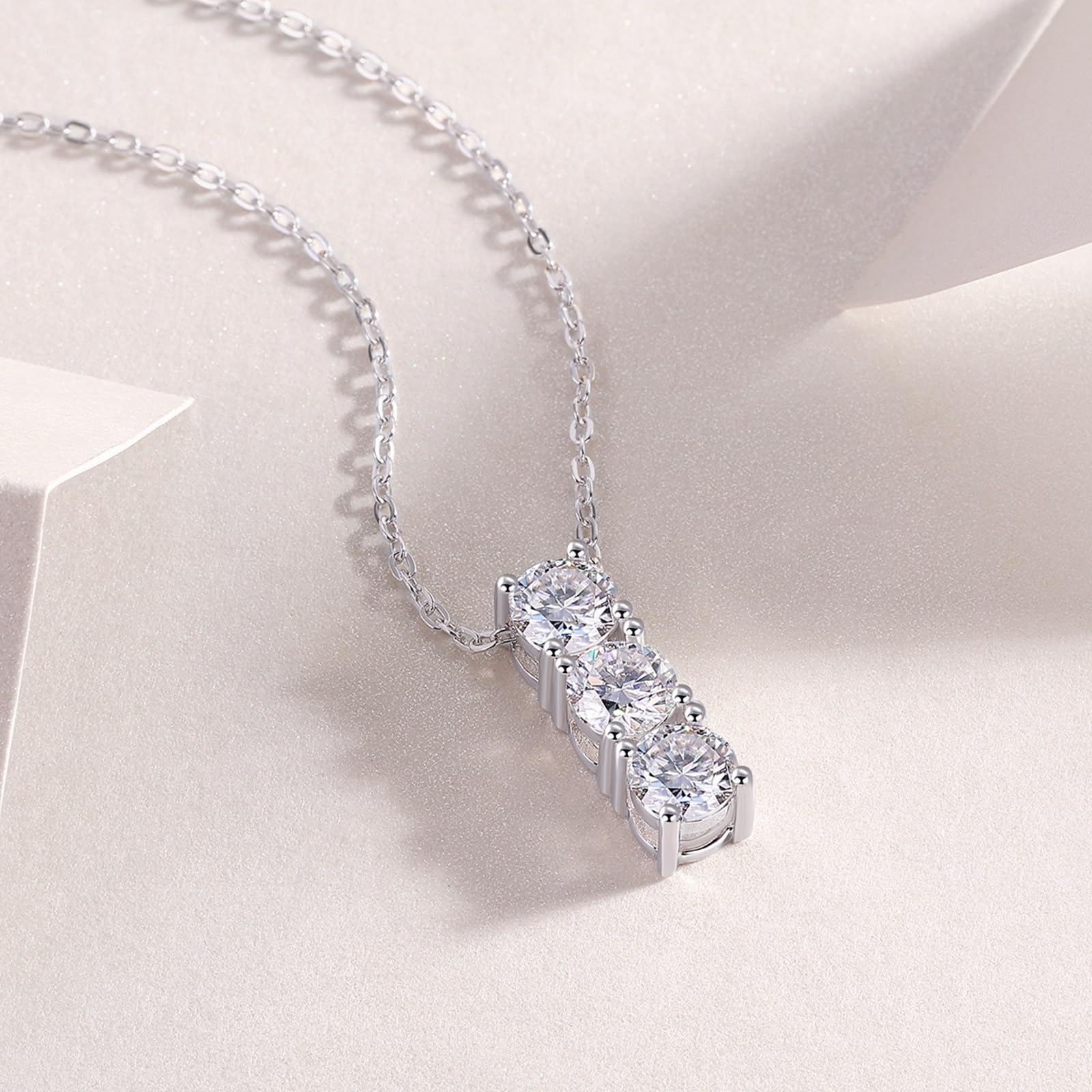 Collares de oro blanco para mujer con moissanita, oro blanco/platino, collar ajustable para mujer, tres piedras simples