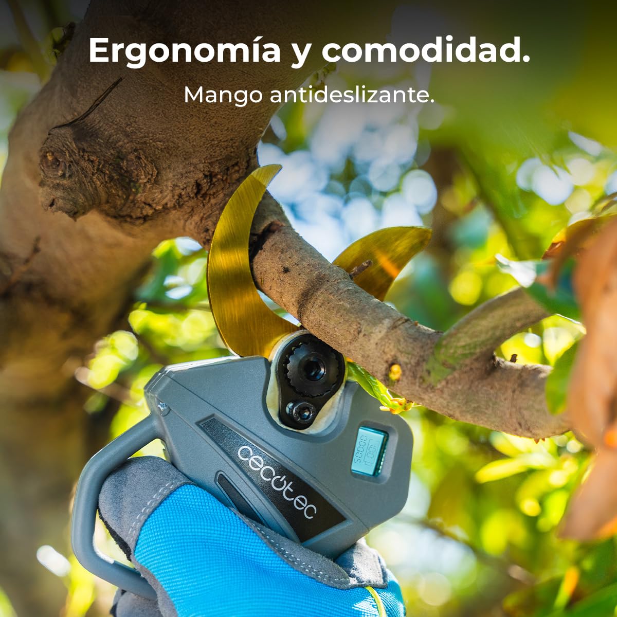 Cecotec Tijeras de Podar Eléctricas TitanCut 5000. 2 Baterías 21V, Motor sin Escobillas, Ramas hasta 40mm, Cuchillas con Revestimiento de Titanio, Control Digital, Incluye Maletín y Accesorios