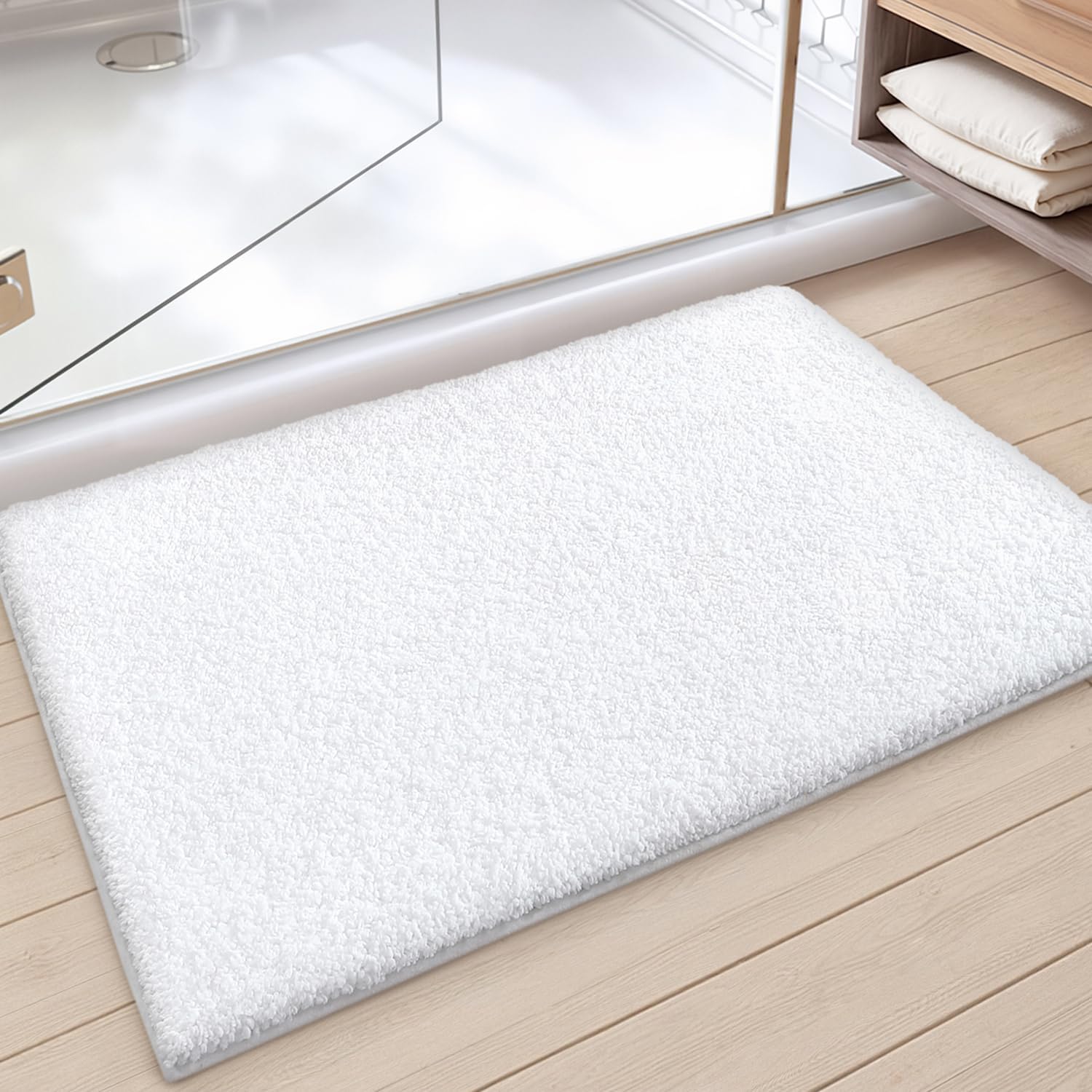 COLOR&GEOMETRY Simple and Stylish Absorbent Bath Mat, Soft Bathroom Mat Non Slip, Machine Washable Bath Rug Bathmat Bath Mats for Bathroom Bathtub Shower (White, 51 x 81 cm)
