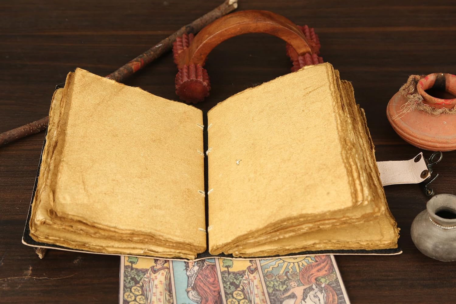 Saify Handicrafts Leeres Zauberbuch der Schatten Tagebuch mit Schloss-Verschluss Vintage Handgemachtes Leder Tagebuch Mondphasen-Druck Tagebuch Gebet Heidnische Hexerei Zubehör Wicca Dekor Notizbuch