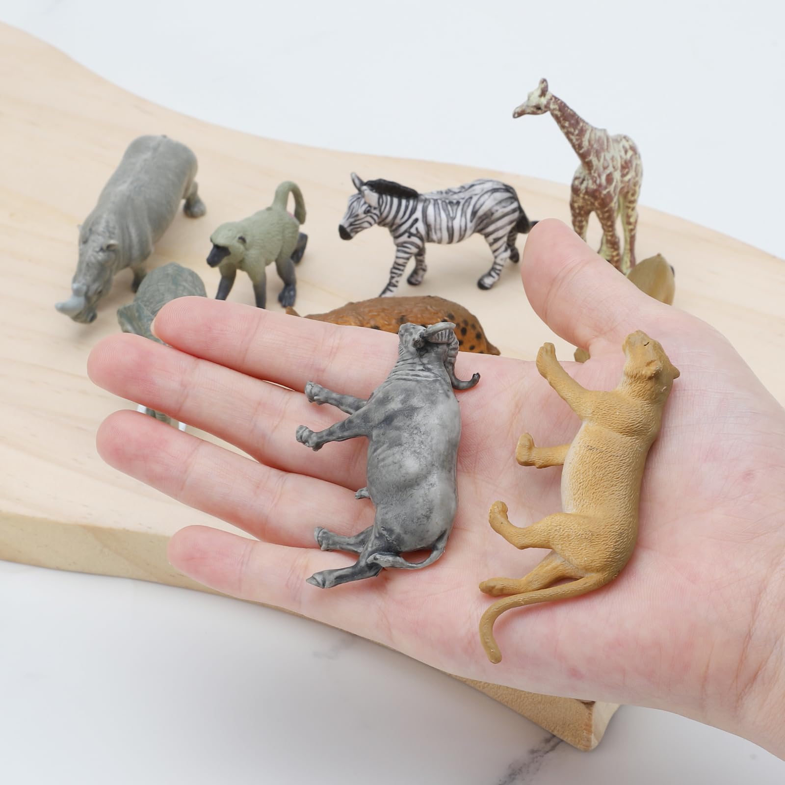 VOSSOT Zestaw 9 figurek zwierząt – safari, mini zwierzęta leśne i gospodarstwa rolne, winylowe figurki zwierząt z tworzywa sztucznego dla dzieci