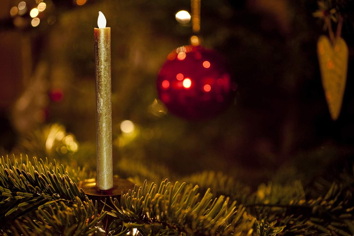Wondise Flickering Flameless Taper Candles with Remote and Timer, Battery Operated Gold Real Wax Flameless LED Taper Candles Warm Light Christmas Decoration(Set of 6, 0.78" x 9.64”)