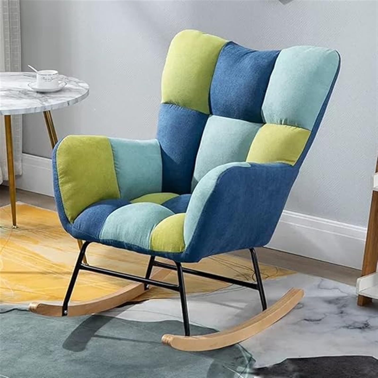 Fauteuil à bascule en velours et pieds bois massif : l'élégance intemporelle du dossier haut