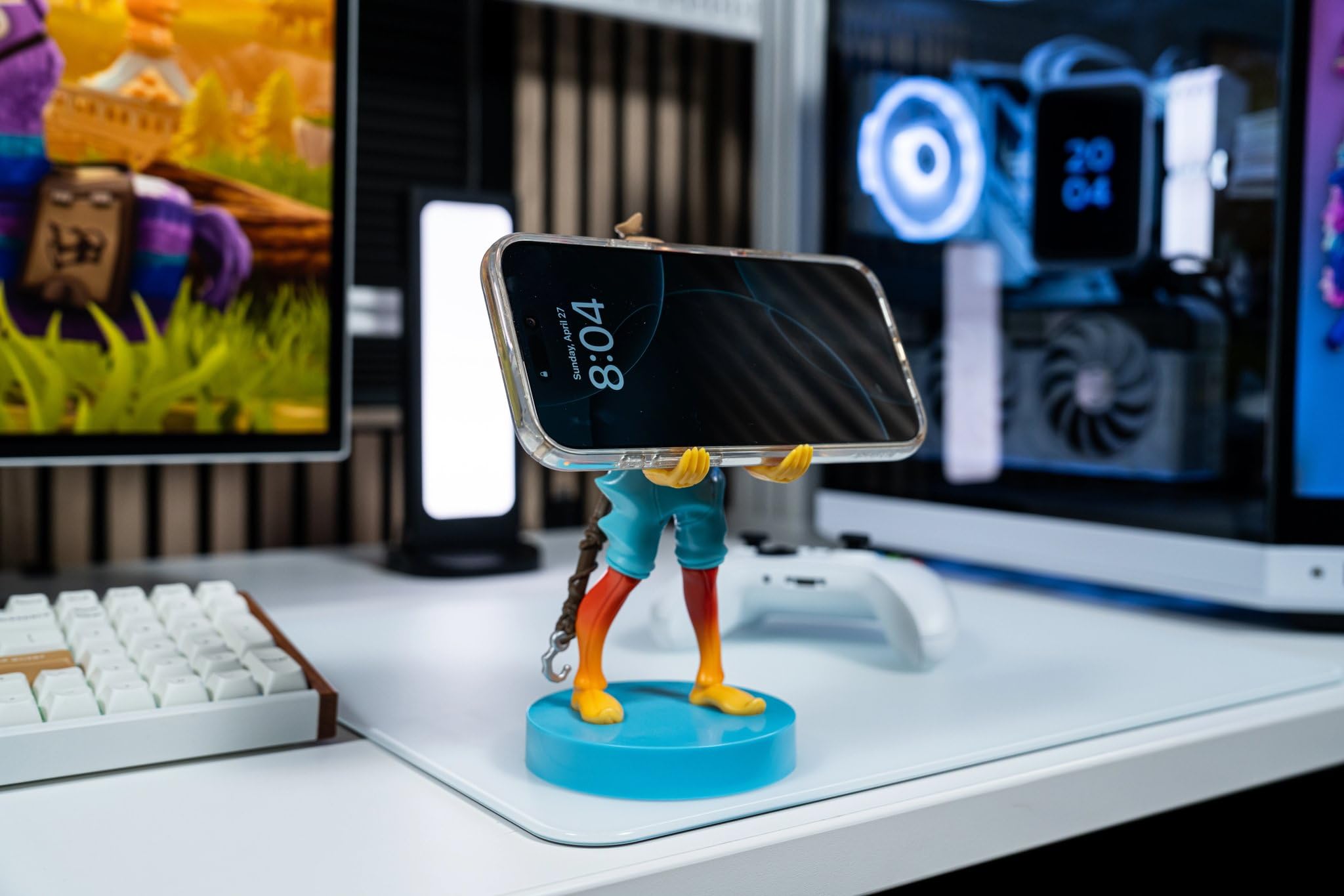 Cableguys Fortnite Fishsticks Soporte Mando y Movil - Figuras Soporte para movil y Mando, Compatible con Xbox, PlayStation y la mayoría de mandos estándar, Accesorios Escritorio para Setup Gaming
