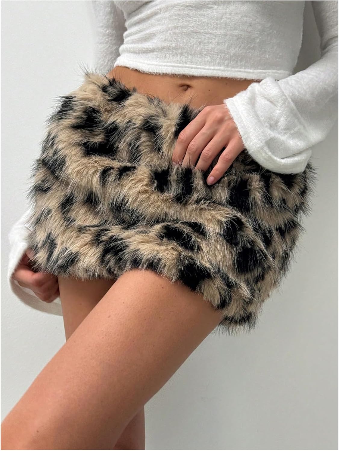 Floerns Women's Faux Fuzzy Fur Low Waist Mini Skirt Y2k Music Festival Bodycon Skirt - Image 4