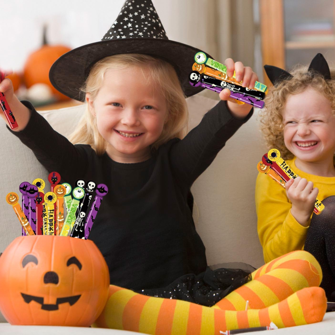 36PCS Mini Bubble Wands Halloween Party Favors for Kids, 6 Designs Assortment Halloween Treats Non Candy for Halloween Goodie Bag Stuffers Bubble Maker Toys for Trick Or Treat