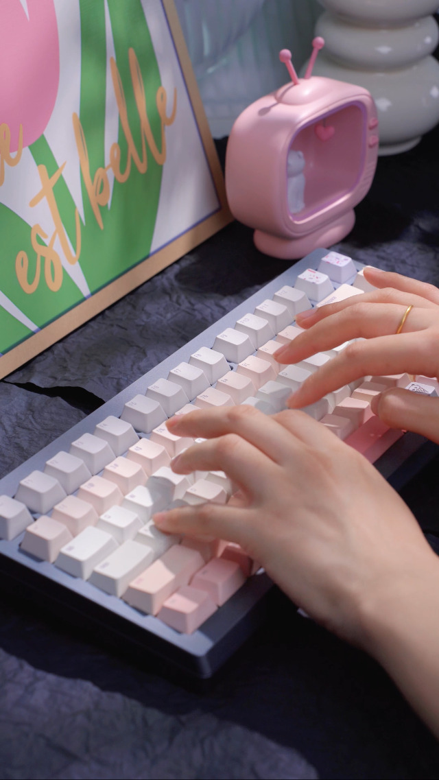 Amazon.com: KiiBoom x Strawberryjam1986 Berry Cream Keycap Set