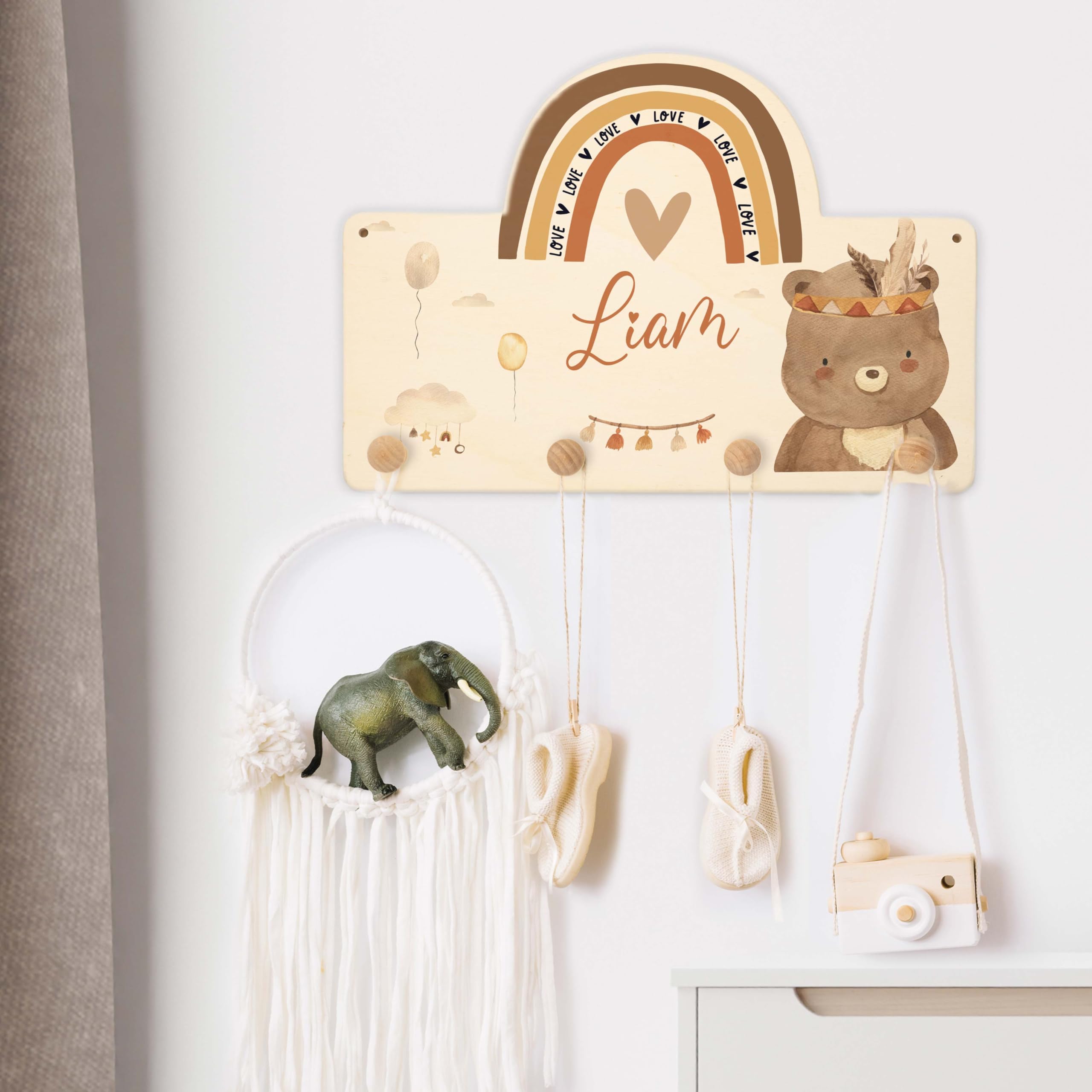 Kidsmood - Kindergarderobe Personalisiert mit Namen - Wandgarderobe mit 4 Hacken aus Holz inkl. Dübel & Schrauben - Garderobe für Baby & Kleinkinderzimmer - Geschenk zur Geburt & Taufe [40x27,5 cm]