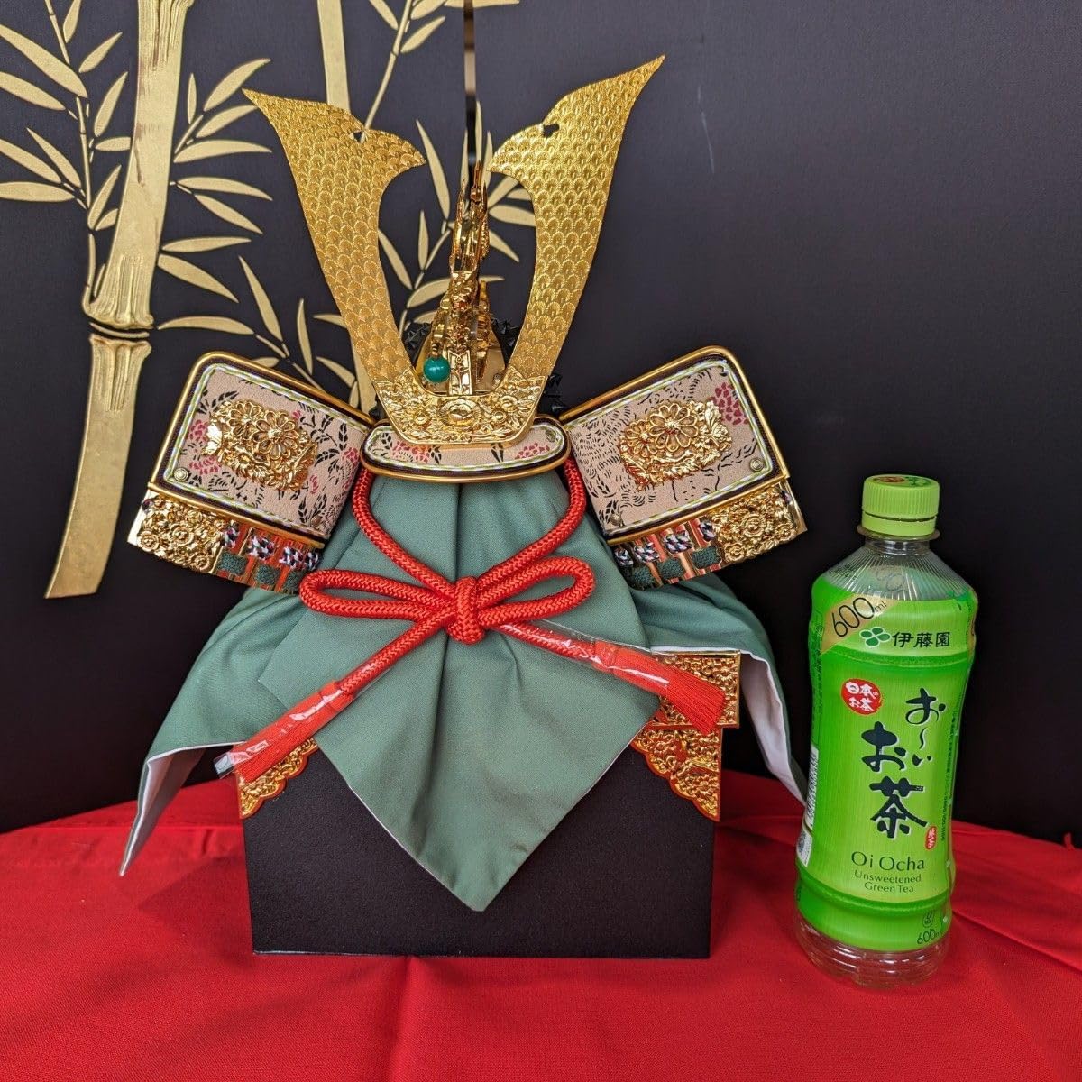 【美品・箱有り・飾り方付】五月人形 兜飾り 端午の節句 弓 刀 『金彩』皇宸作 箱有り 飾り方付五月人形 兜飾り 端午の節句 弓 刀 『金彩』皇宸作 五