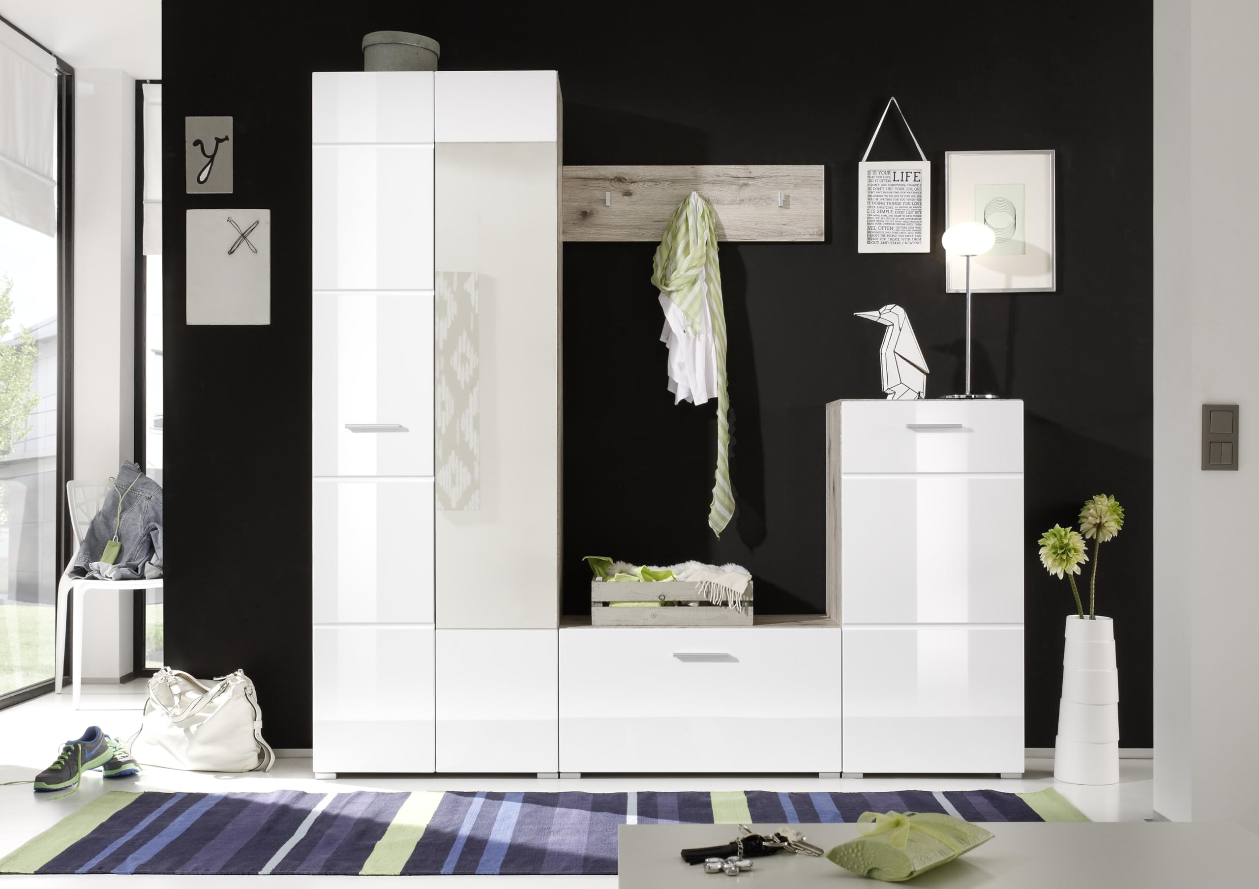 AVANTI TRENDSTORE Tiriolo - guardaroba completo in legno laminato nel colore bianco lucido e quercis sabbia, composto da armadio, panca, comó e mensola. Dimensioni LxAxP 195x195x36 cm