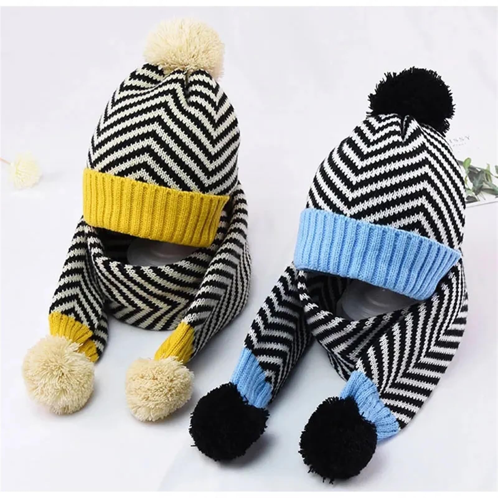 Gorro y Bufanda de Punto cálido for Chico de Invierno, Gorro a Rayas de retales for niño, Conjunto de 2 Piezas, Gorra con protección de oídos for niño y niña con Bufandas con pompón(Red)