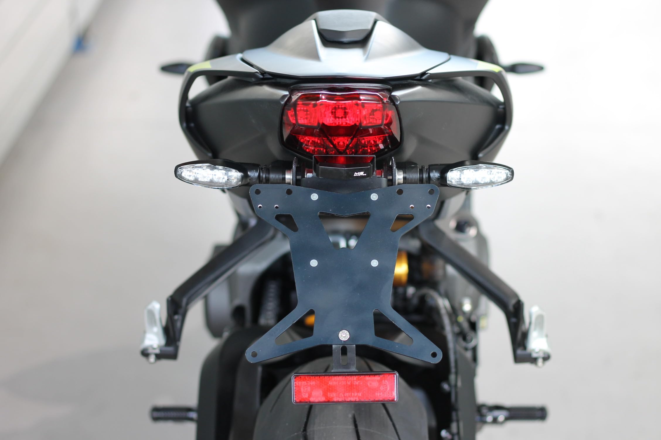 Kurzes Heck - Kennzeichenträger - Kennzeichenhalter geeignet für Triumph Street Triple 765 R S RS Moto2 ab ab 2020 (172x167mm)