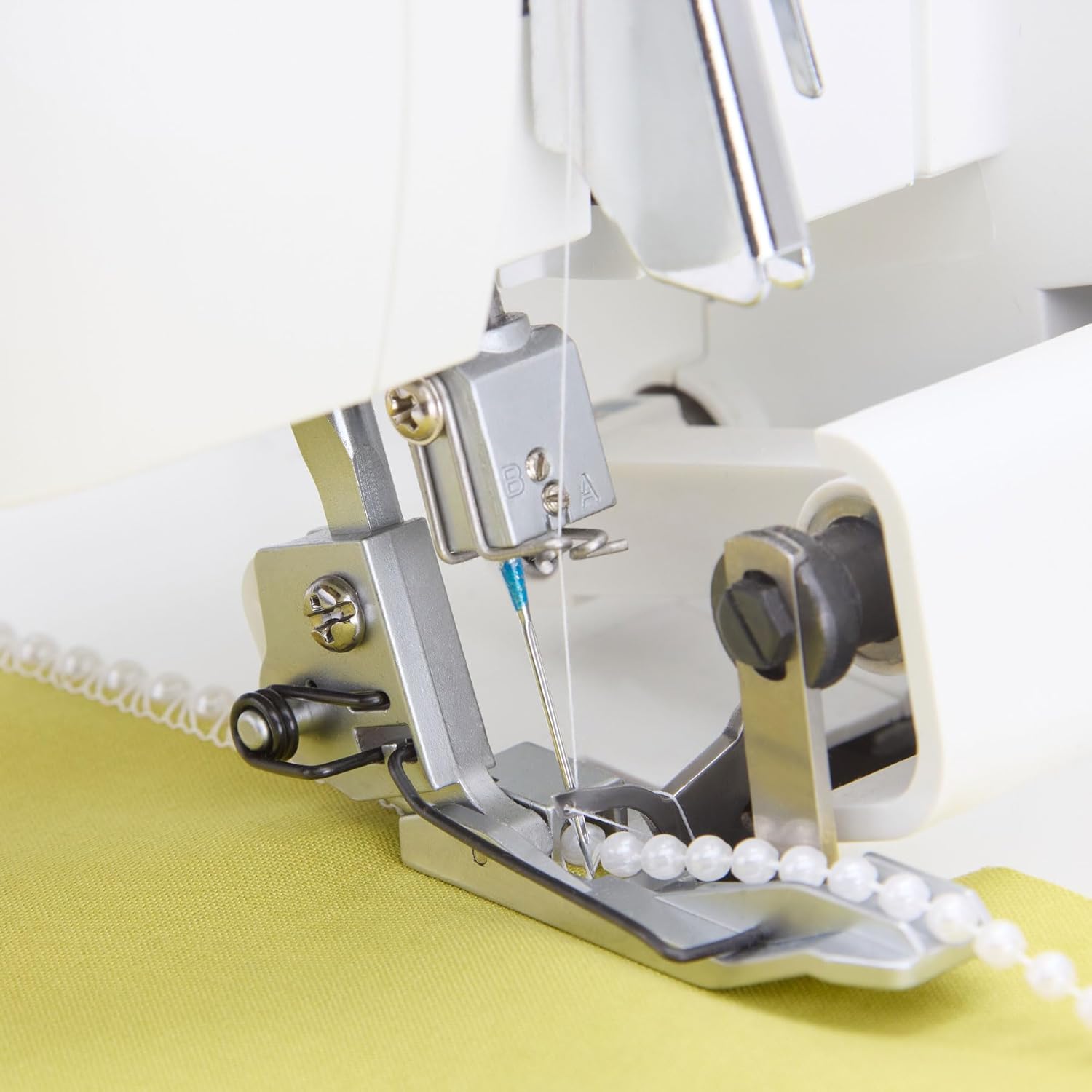 SINGER Beading Presser Foot for Serger | Add Beads, Sequins & Trims Easily | Snap-On Foot for SA Series Sergers | Fits 14CG-754, 14SH-754, S0100, HD0400S, X5004-HD | Not for 4423, 5705c