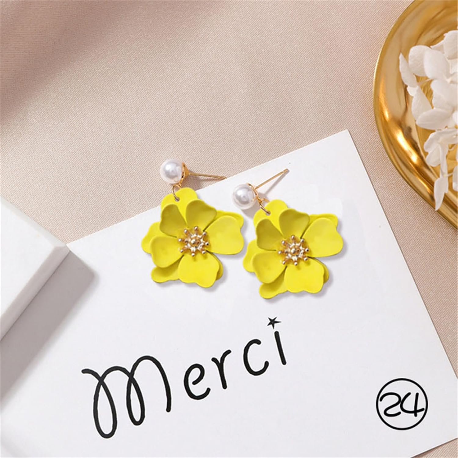 Dreuyet Bohemian Daisy Flower Earrings Necklace Set for Women Boho Layered Matte Long Petal Earring Dainty Floral Pearl Necklace Wedding Spring Holiday Jewelry