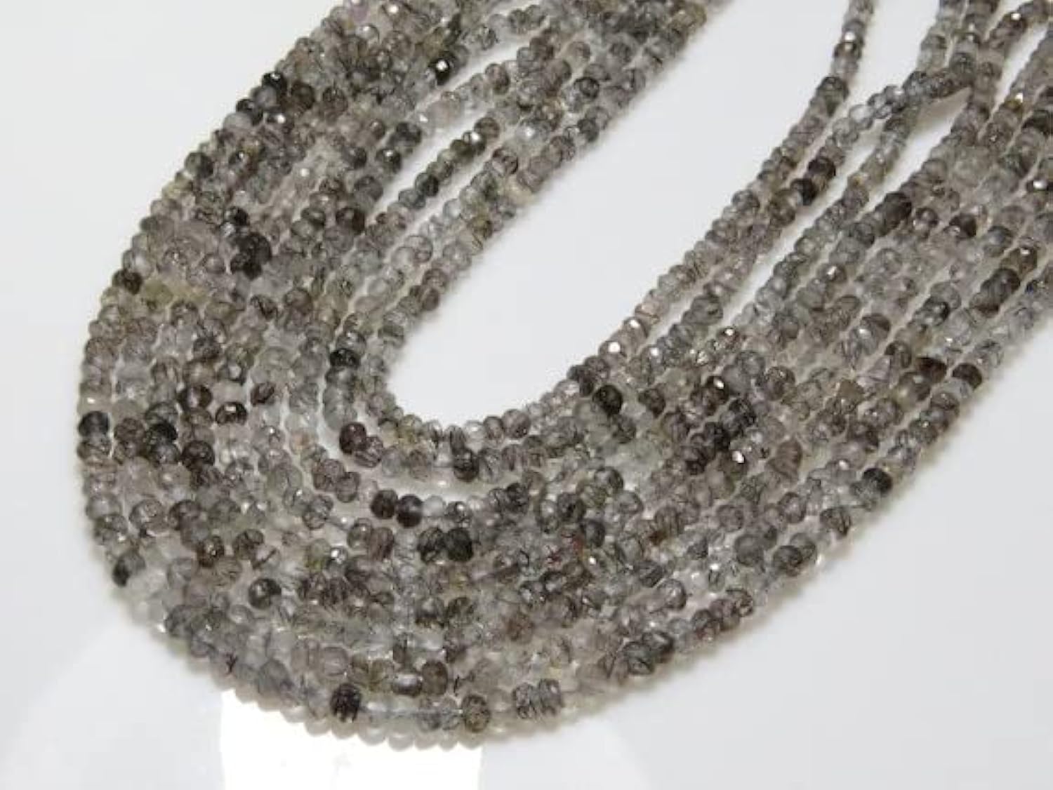 Quartz rutilé noir de qualité supérieure micro-facetté 3.5mm pour joaillerie