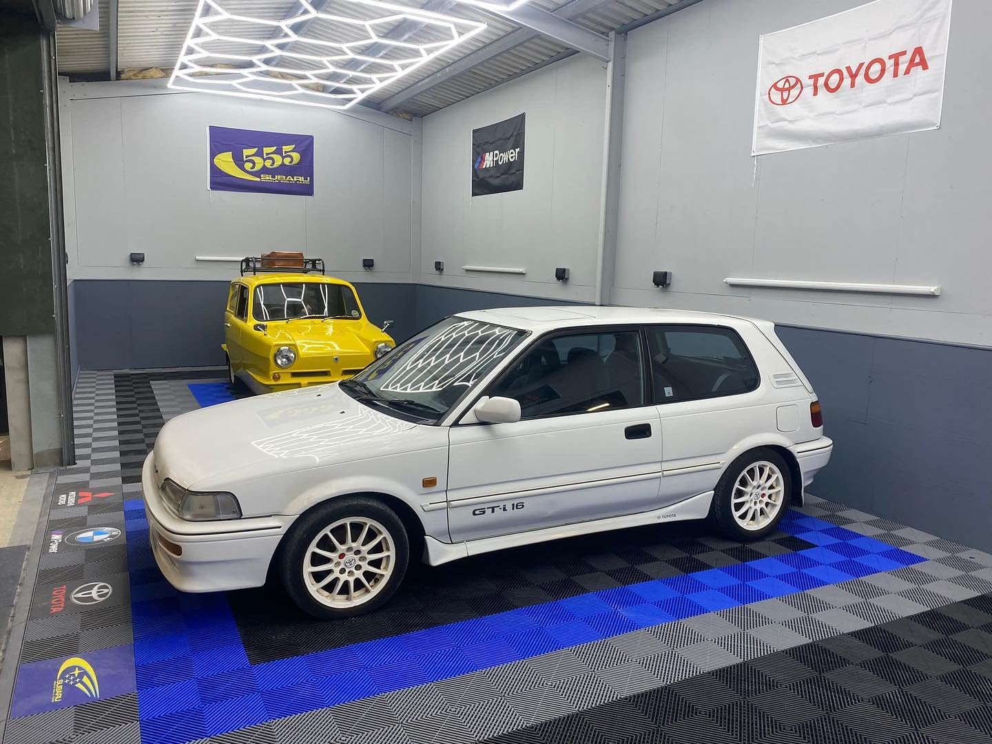 PIASTRELLE PAVIMENTAZIONE AD INCASTRO, CARRABILE, DRENANTE, GRIGLIATO IN PLASTICA ANTISCIVOLO GARAGE OFFICINA CONCESSIONARIA CARROZZERIA AUTOLAVAGGIO CASA TERRAZZA (GRIGIO)