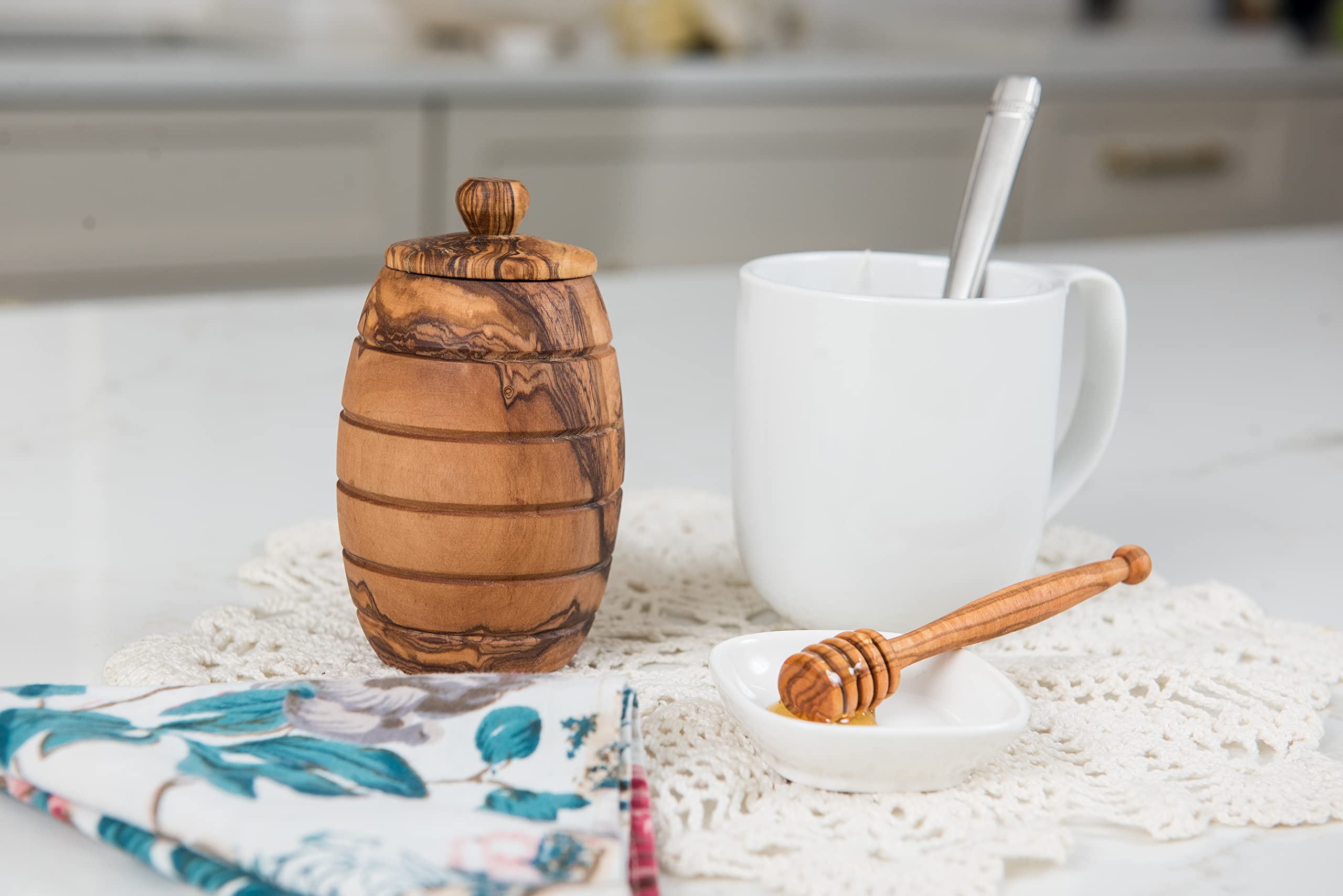 Lipper International Olla de miel de oliva 6050 con tapa, madera