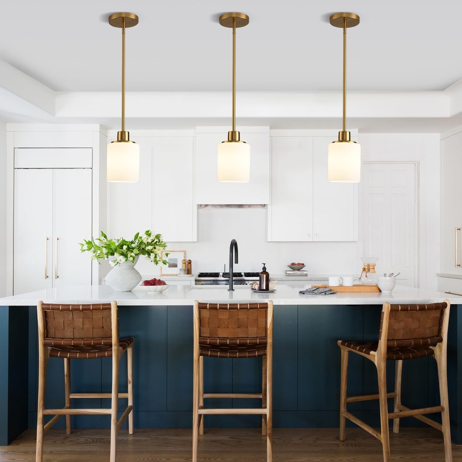 Hängelampe mit Batterie, batteriebetriebene Pendelleuchte, moderne Deckenlampe ohne Stromanschluss mit Fernbedienung und Glaslampenschirm, 9 Farben dimmbar ideale Hängeleuchte für jeden Raum.(Milky+br