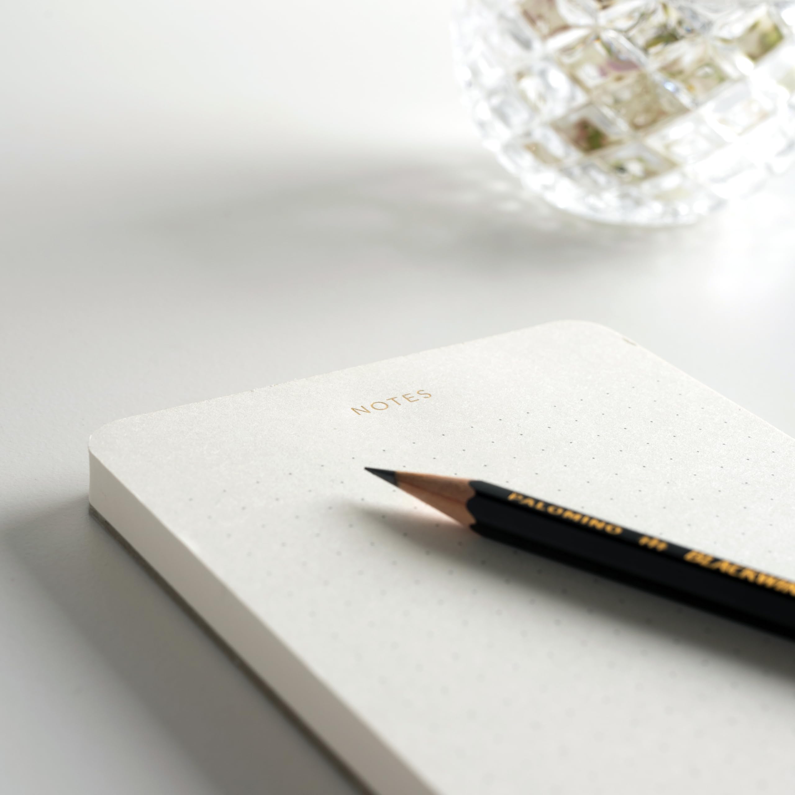 Pinesman Elegante Schreibtisch-Notizblöcke für Profis, minimalistisch, Goldfolie, gepunktetes Layout, 3er-Pack, insgesamt 225 Blatt (je 75), 16 x 9,9 cm, 95 g/m², umweltfreundlich, FSC™-zertifizierter