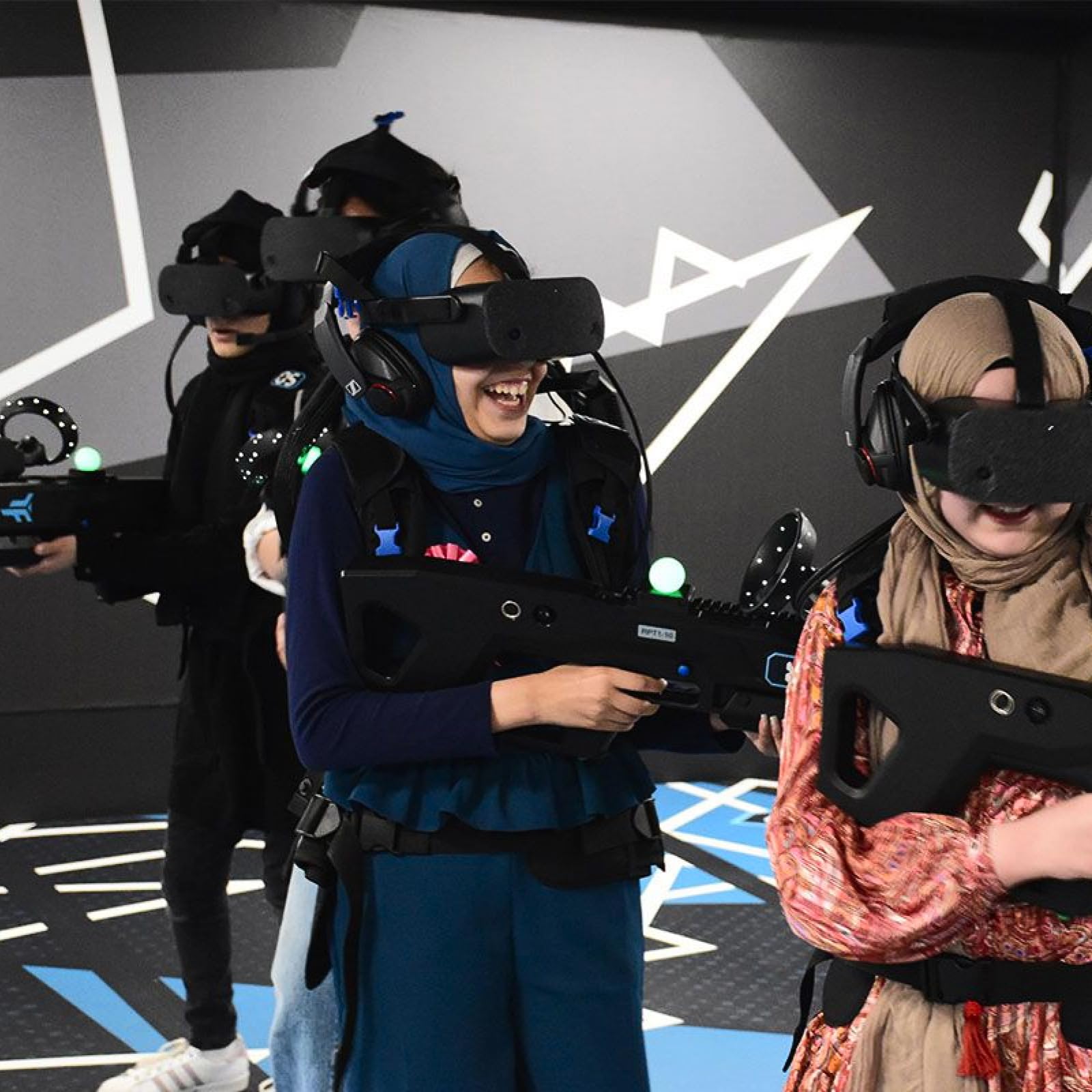 Zero Latency Free Roam Virtual Reality for Two - Naviga a piedi in un mondo virtuale utilizzando la realtà virtuale all'avanguardia - 6 sedi nel Regno Unito