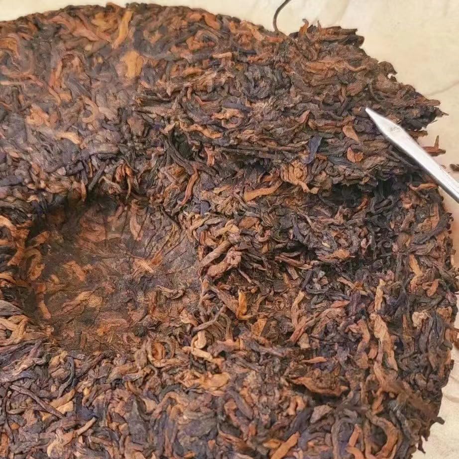 Amazon.co.jp: プーアール茶 熟茶 熊猫易武金芽 2004年 易武 餅茶 357g