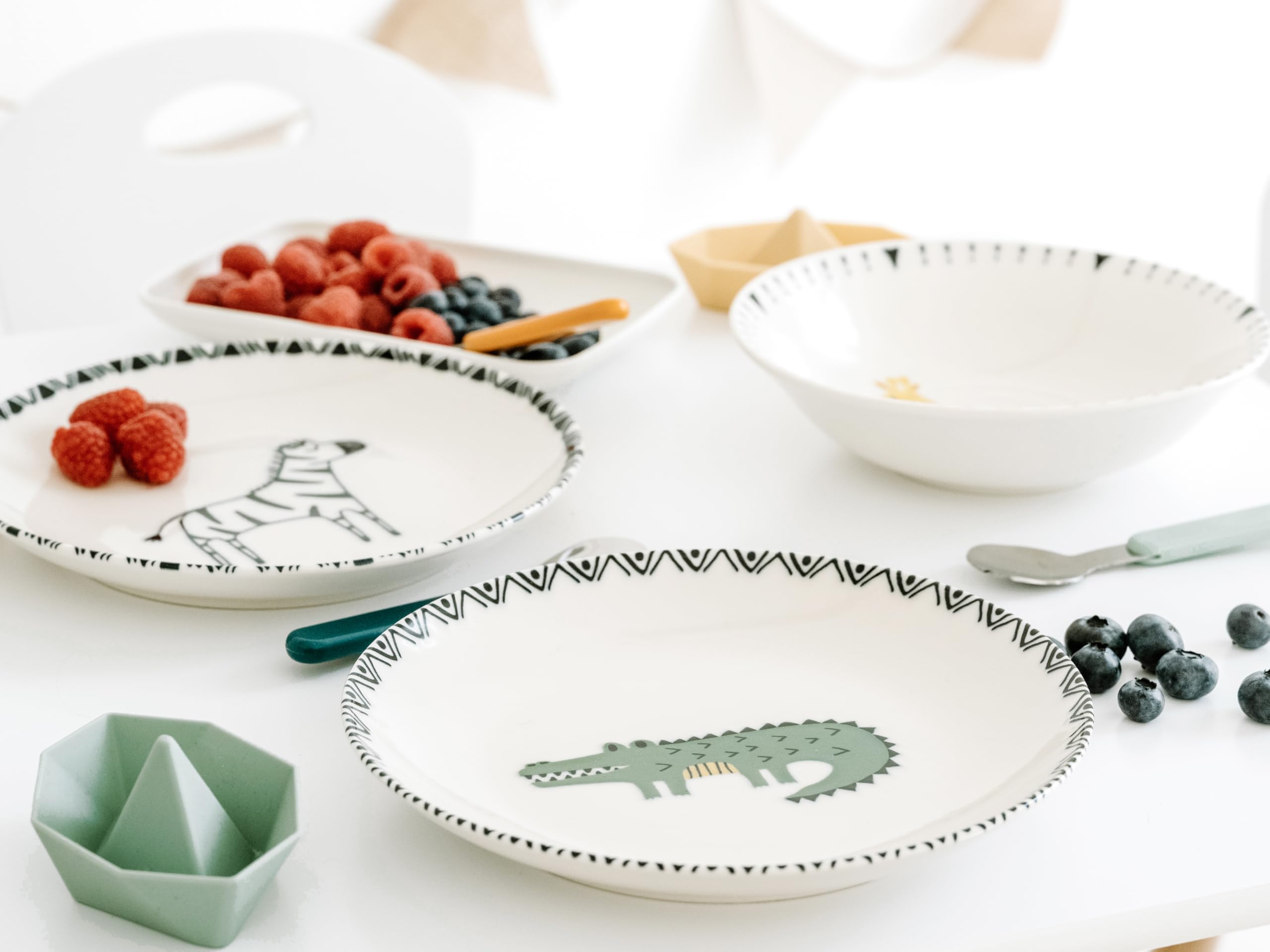 CreaTable, 24704, Serie Safari Bunt, 4-teiliges Geschirrset für 4 Personen, Teller Set aus Steinzeug, spülmaschinen- und mikrowellengeeignet, Qualitätsproduktion