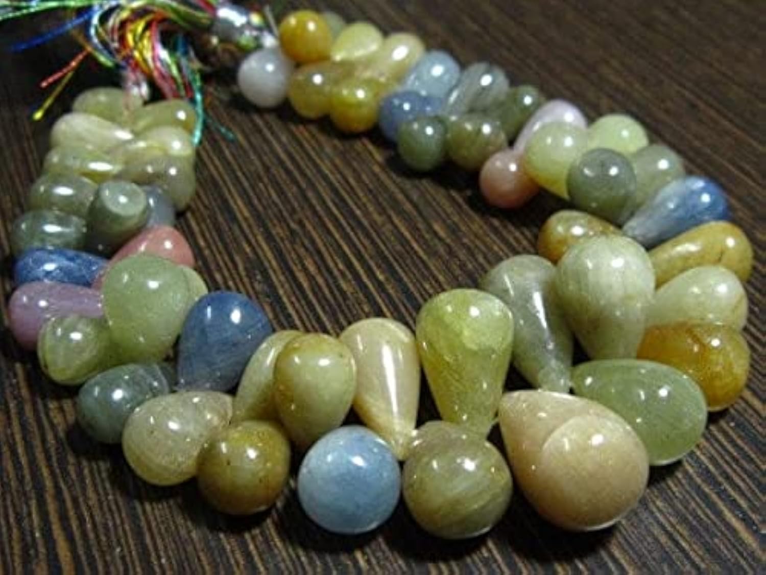 Saphir d'Umba pierres fines naturelles en grandes gouttes lisses pour joaillerie haut de gamme