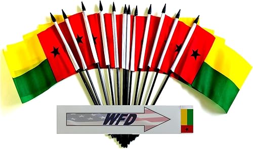 Miniatura 95 de Banderas de escritorio de Nicaragua, paquete de 12 banderas pequeñas de poliéster de 4 x 6 pulgadas en miniatura para mesa de oficina, pequeñas