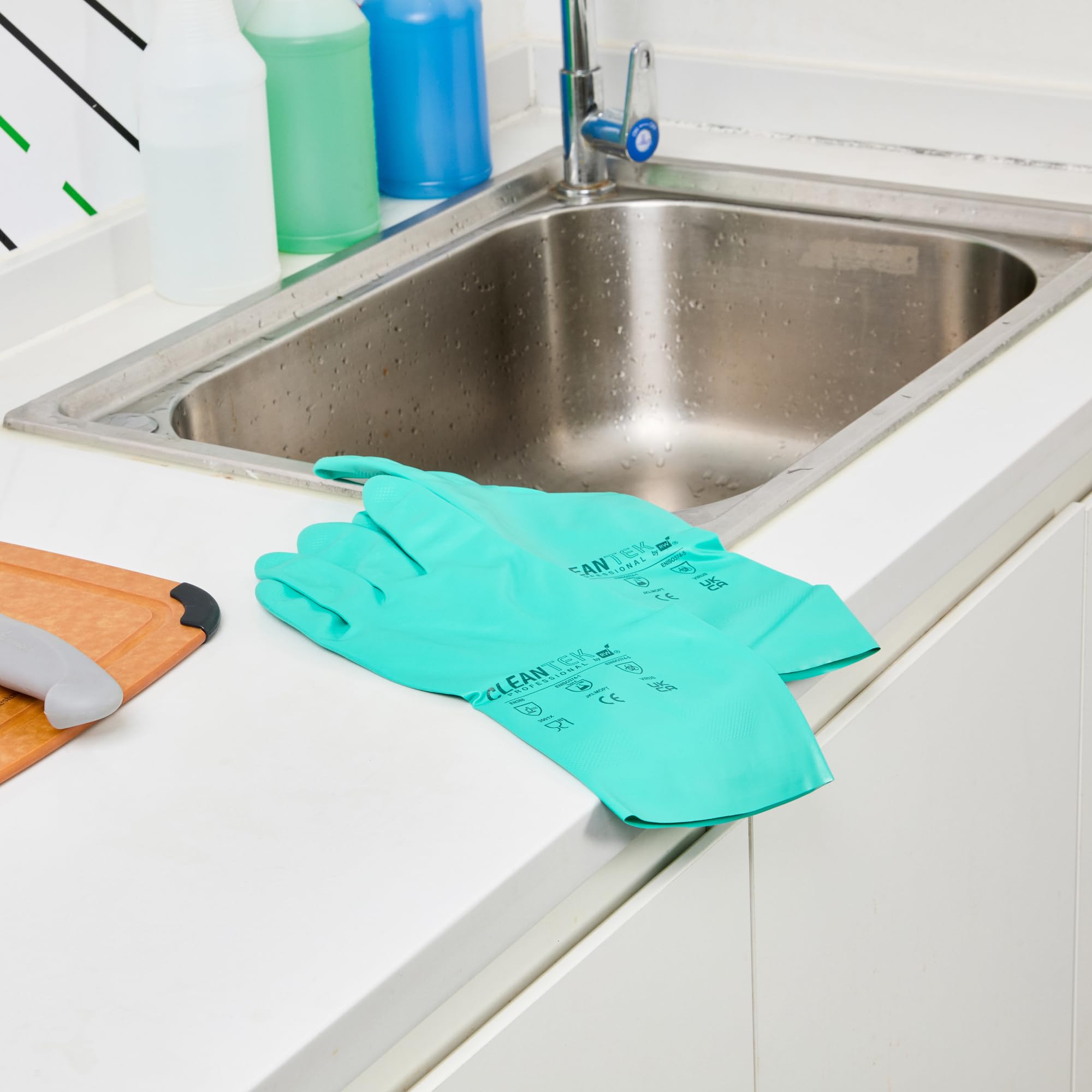 Restaurantware - Clean Tek Professional - Guantes de limpieza grandes de 15 mil, 10 pares de guantes largos, forro flocado, sin polvo, guantes de nitrilo verde tolerantes a productos químicos, sin