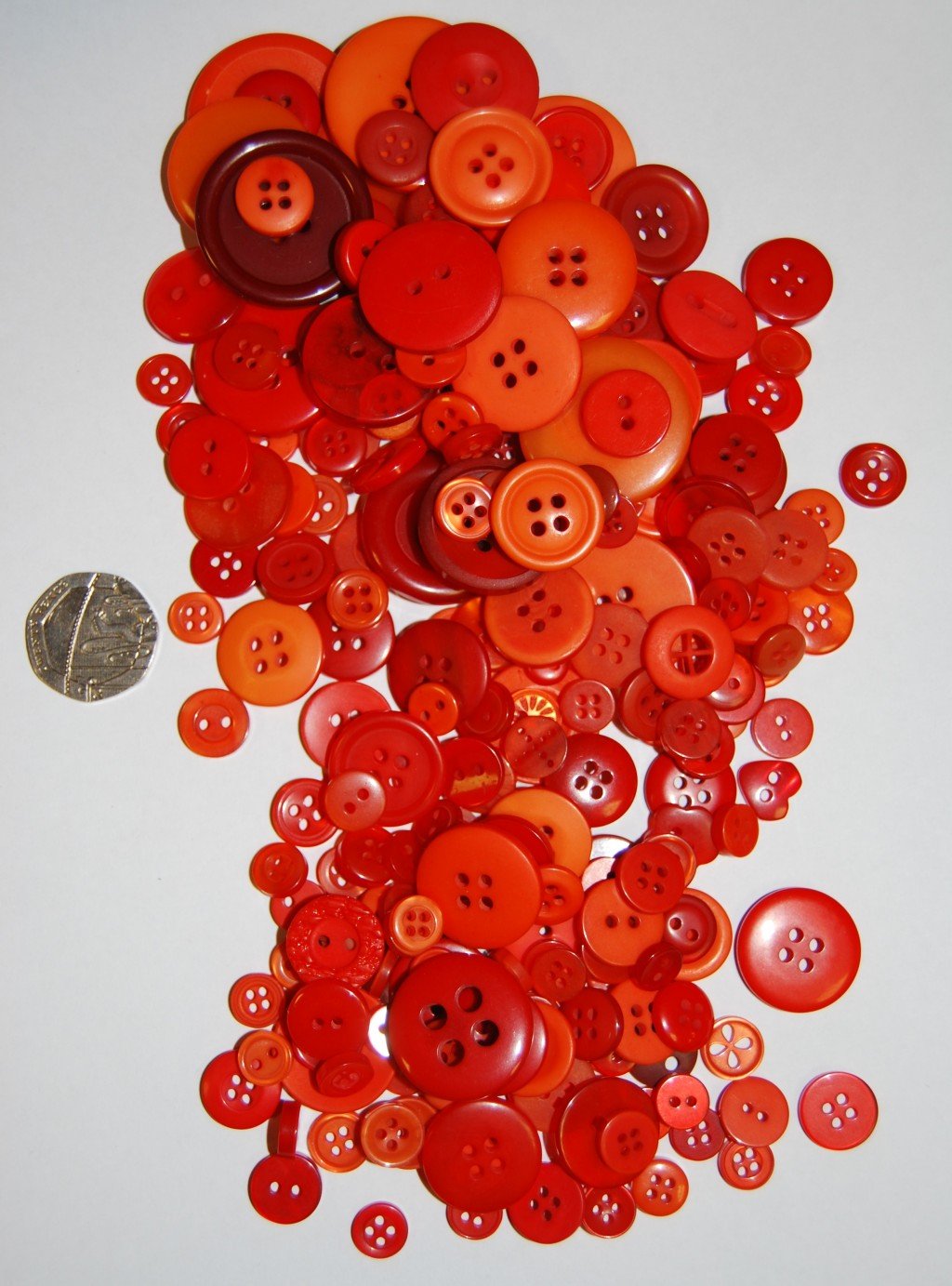 Celloexpress Red & Orange Pack Of 100G - Buttons - Mixed Sizes Of Various Red And Orange Buttons For Sewing And Crafting