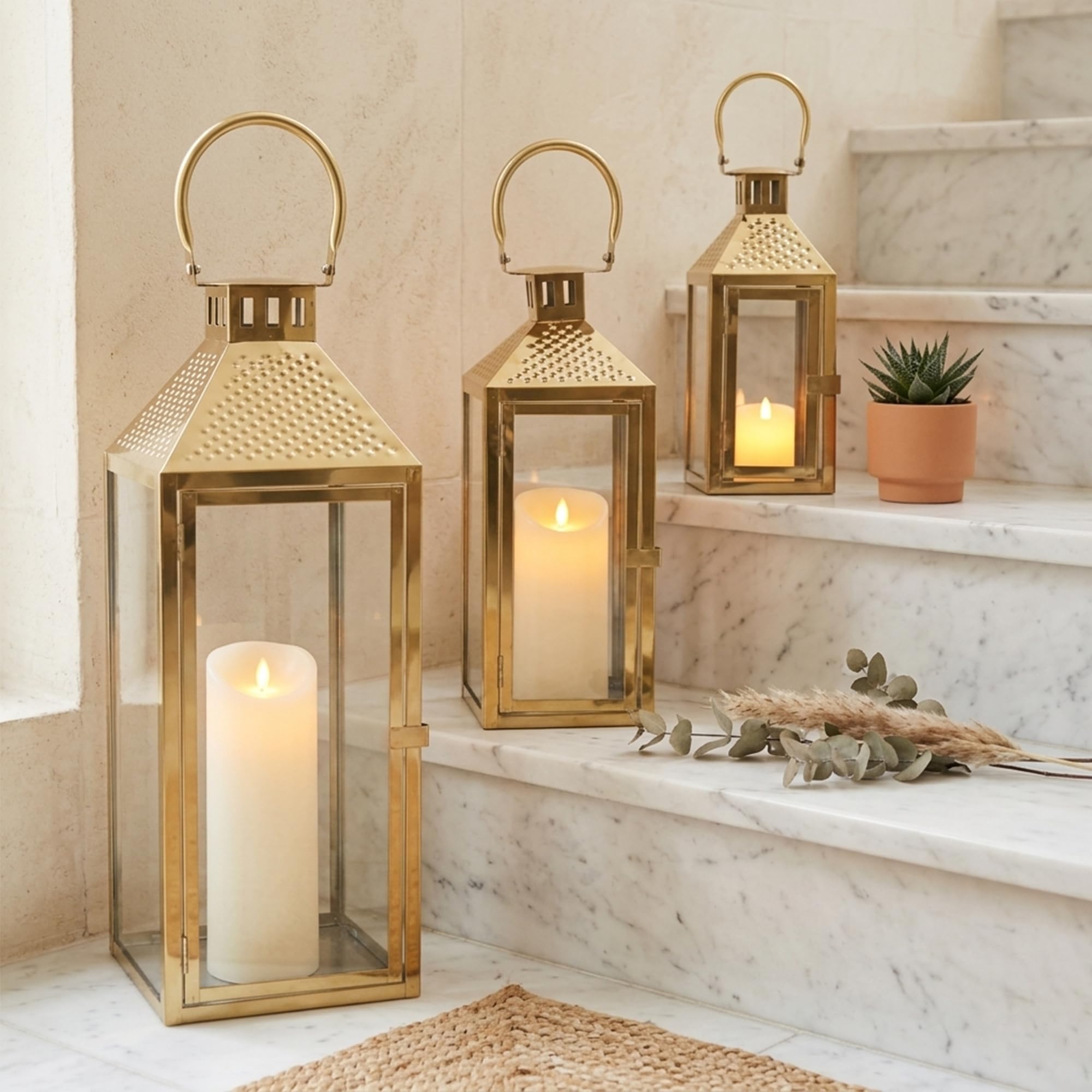 TRIROCKS Lot élégant de lanternes dorées en acier inoxydable - 3 tailles (51,5 cm, 35 cm, 28 cm) - Lanternes avec verre trempé pour décoration intérieure et extérieure - Idéal pour les fêtes