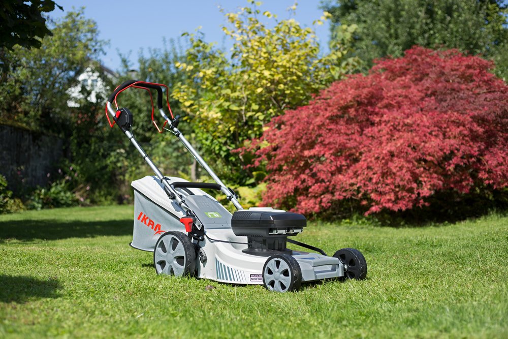 IKRA cortacésped mulching a batería IAM 40-4625S, Transmisión de rueda TwinPower 2x40V, saco colector 50l ancho de corte 46cm