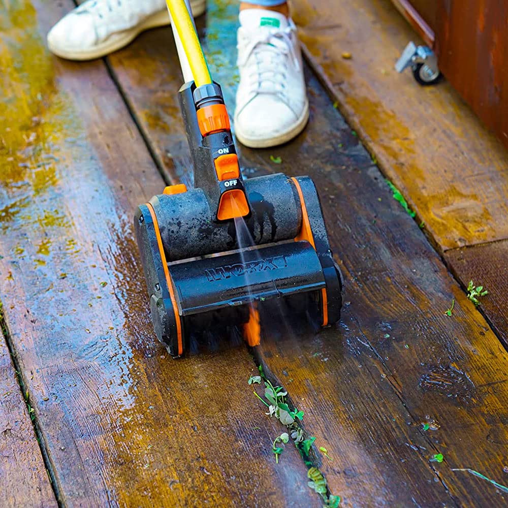 WORX WG441E Cepillo multifunción 20V-4Ah, limpieza profunda de suelos, baldosas, hormigón y cubiertas, conexión de agua, cambio rápido de accesorios, 2 velocidades, cepillo de nylon, alambre incluidos