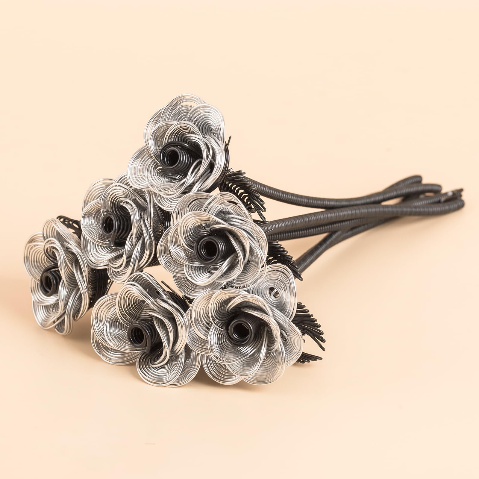 Piccole rose artificiali in carta, fiori decorativi con manico in filo