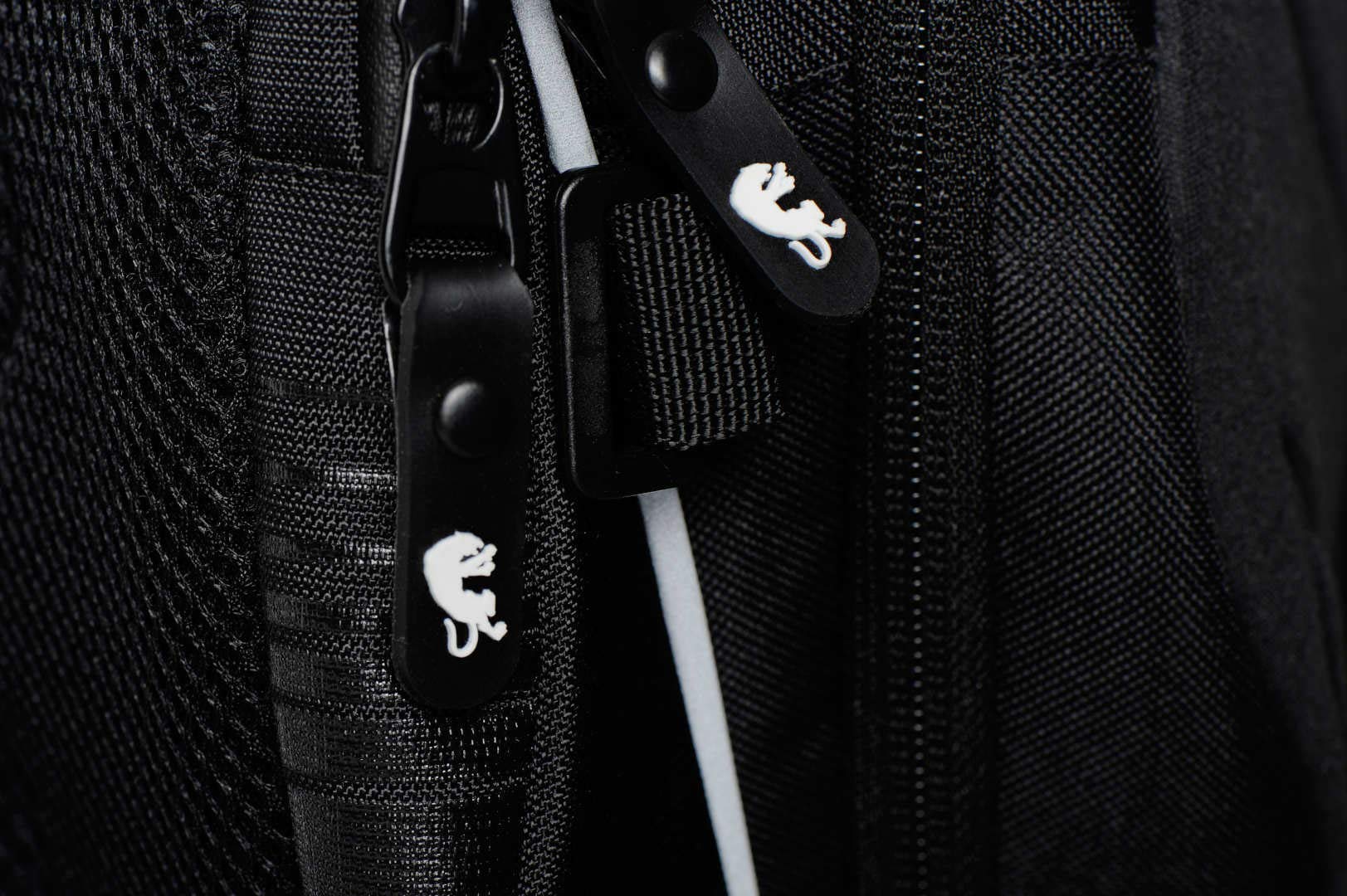 Furygan Sac à dos Moto & Mixte CYCLONE - Sac à Dos Étanche - Housse de pluie intégrée - Sangle pectorale amovible & réglable - Grande Capacité