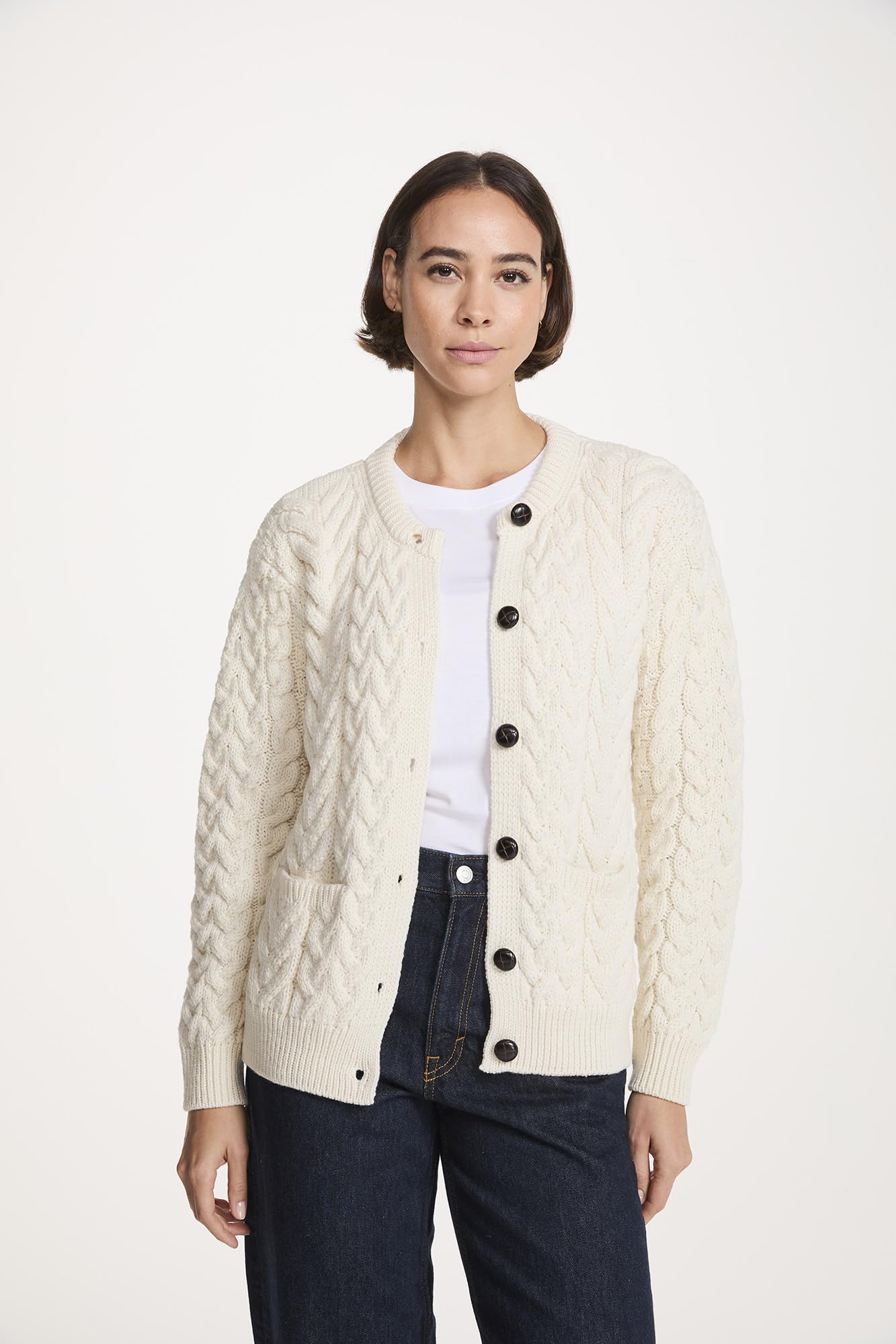 Aran Woollen Mills - Cárdigan de Lana Merina, Supersuave, con Cuello Redondo y Tejido