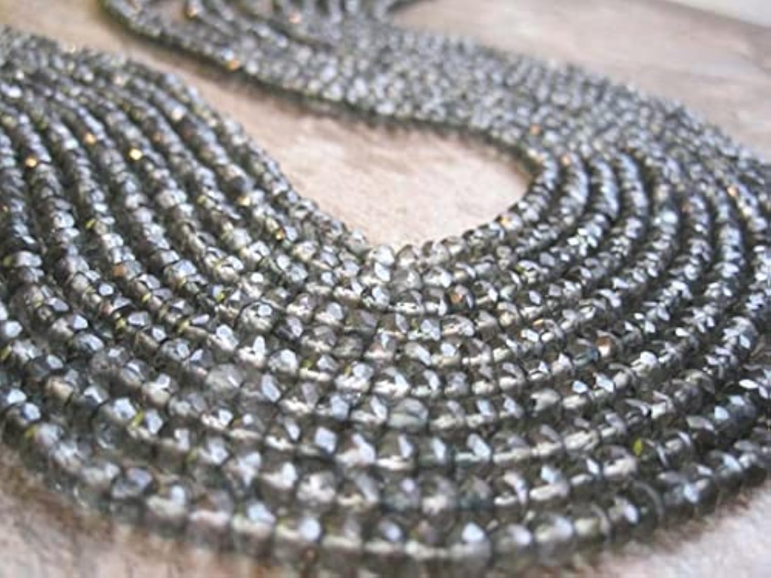 Quartz mystique vert perles facettées 3.2mm résolvant le manque d'éclat de vos bijoux faits main