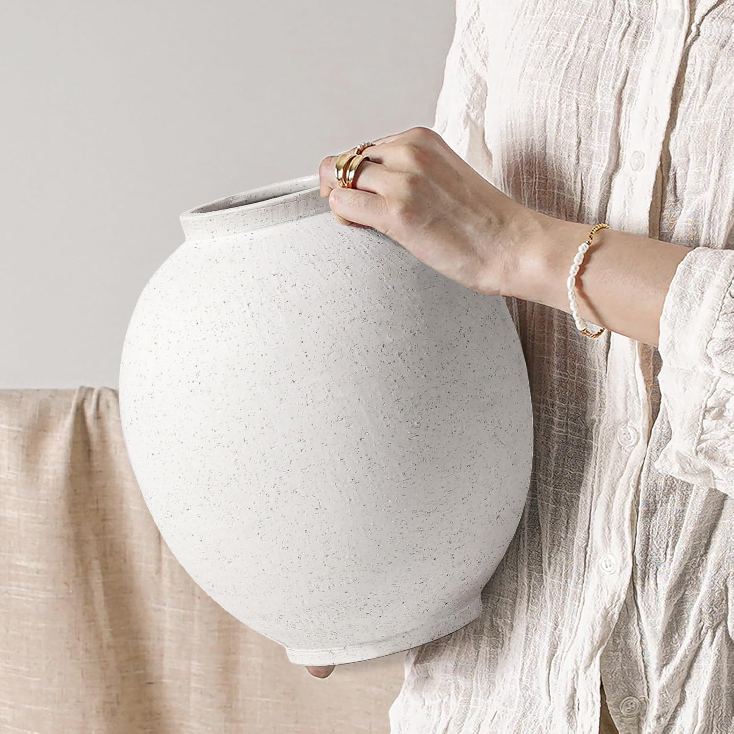 Vase céramique blanche 24 cm Heifgott pour embellir un salon ou une table